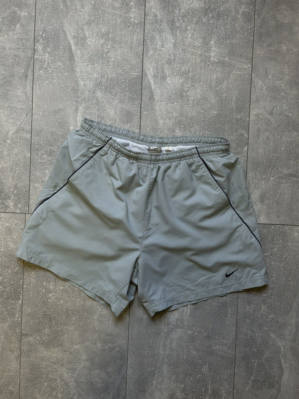 Nike × Vintage Mens Vintage Nike nylon shorts 90s streetwear y2k rare acg Size US 34 / EU 50 - 1 Thumbnail