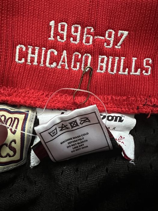 Just Don 10th Year Anniversary Shorts Chicago Bulls 1996 - Shop Mitchell &  Ness Shorts and Pants Mitchell & Ness Nostalgia Co.