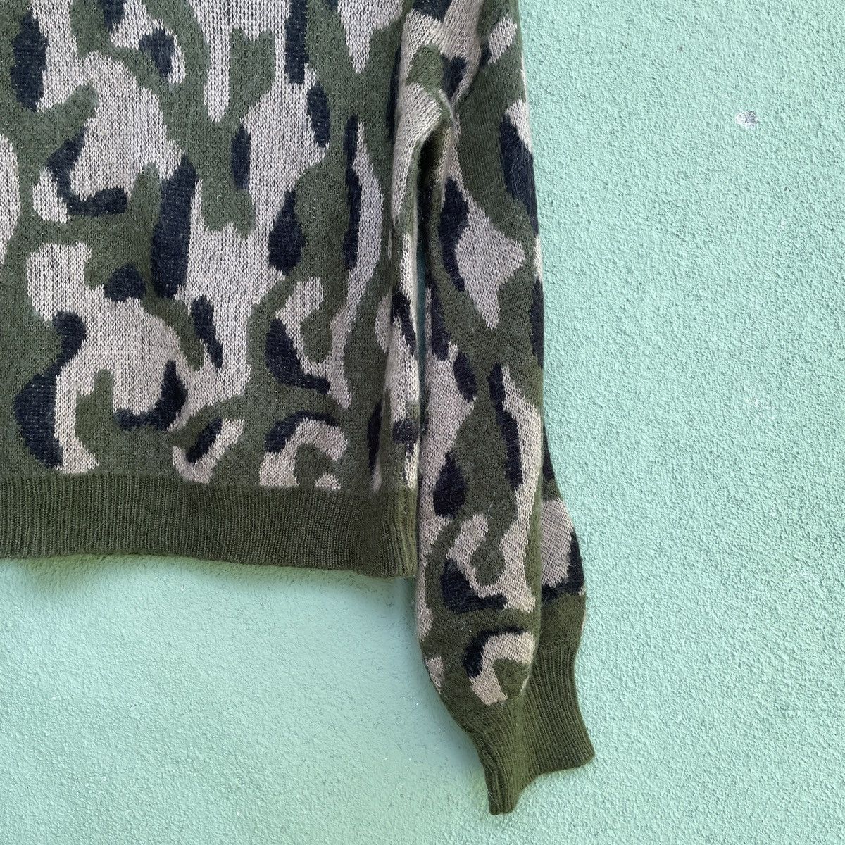 Japanese Brand Vintage‼️ RETRO GIRL Camo Crewneck Knitwear Sweater Jumper Size US M / EU 48-50 / 2 - 10 Thumbnail