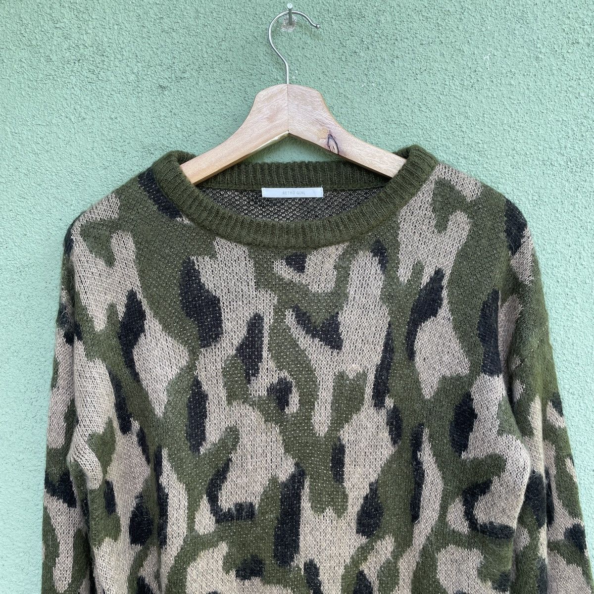 Japanese Brand Vintage‼️ RETRO GIRL Camo Crewneck Knitwear Sweater Jumper Size US M / EU 48-50 / 2 - 4 Thumbnail