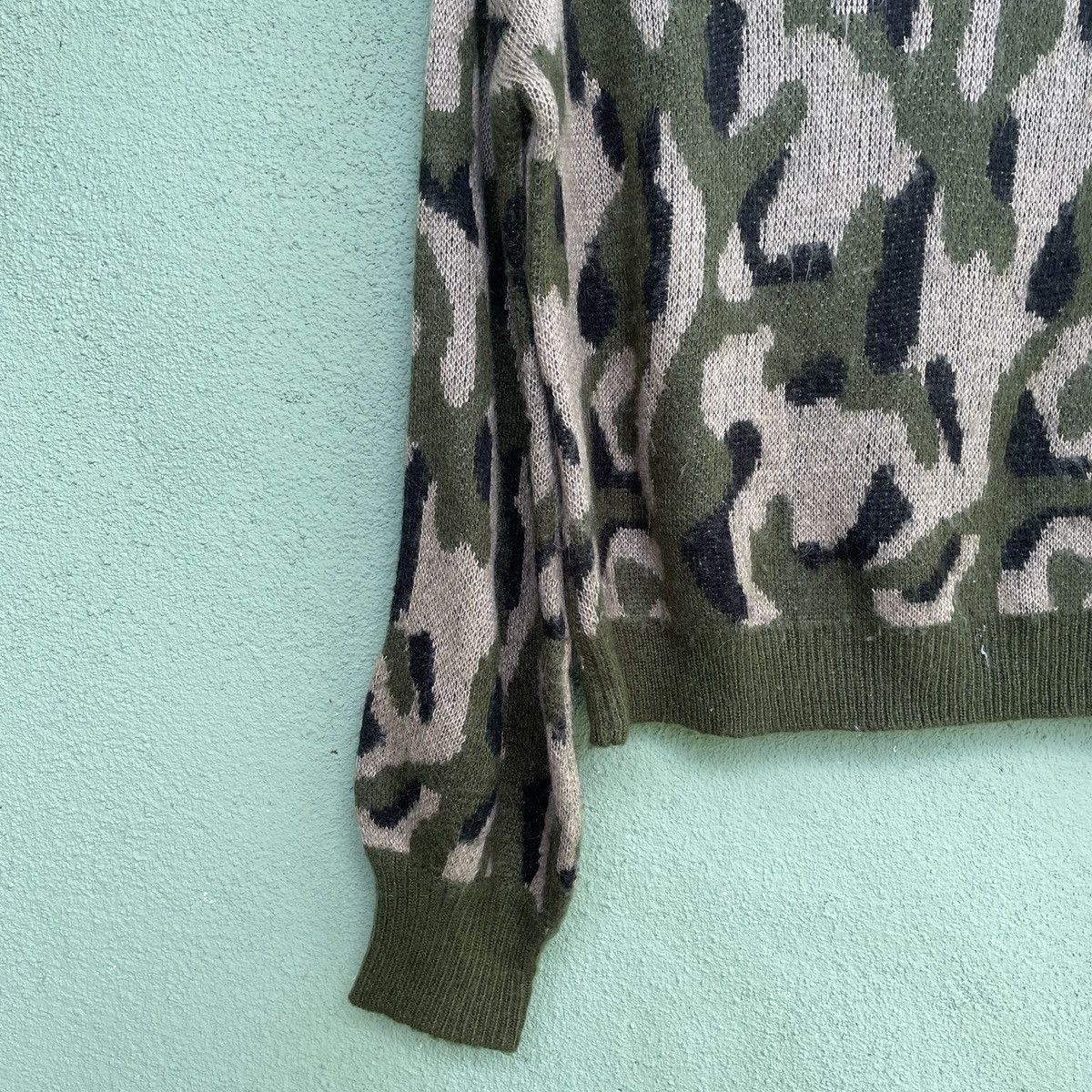 Japanese Brand Vintage‼️ RETRO GIRL Camo Crewneck Knitwear Sweater Jumper Size US M / EU 48-50 / 2 - 5 Thumbnail