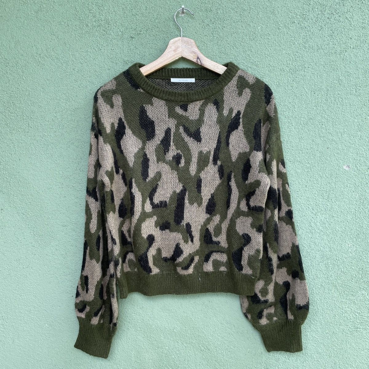 Japanese Brand Vintage‼️ RETRO GIRL Camo Crewneck Knitwear Sweater Jumper Size US M / EU 48-50 / 2 - 1 Thumbnail