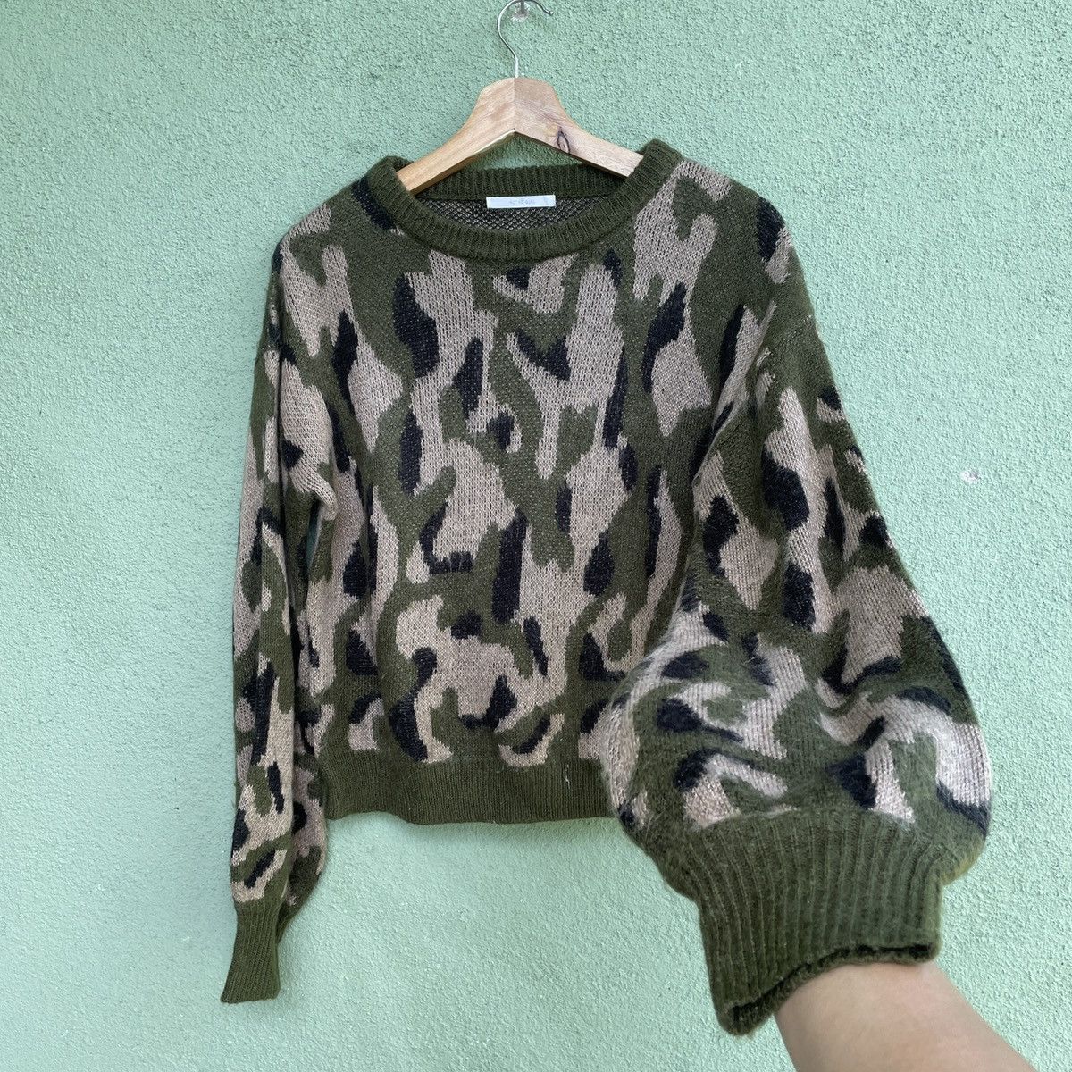Japanese Brand Vintage‼️ RETRO GIRL Camo Crewneck Knitwear Sweater Jumper Size US M / EU 48-50 / 2 - 3 Thumbnail