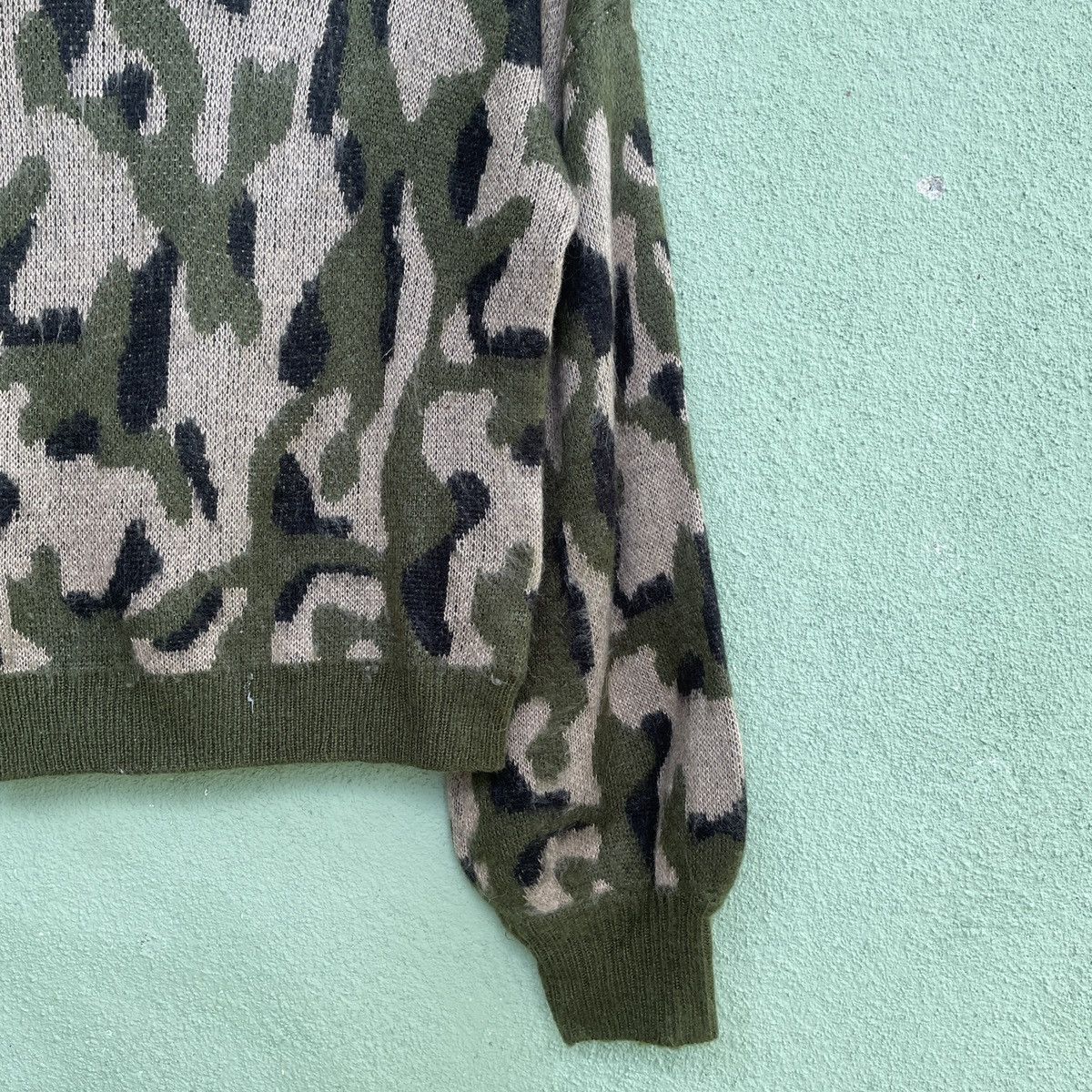 Japanese Brand Vintage‼️ RETRO GIRL Camo Crewneck Knitwear Sweater Jumper Size US M / EU 48-50 / 2 - 6 Thumbnail