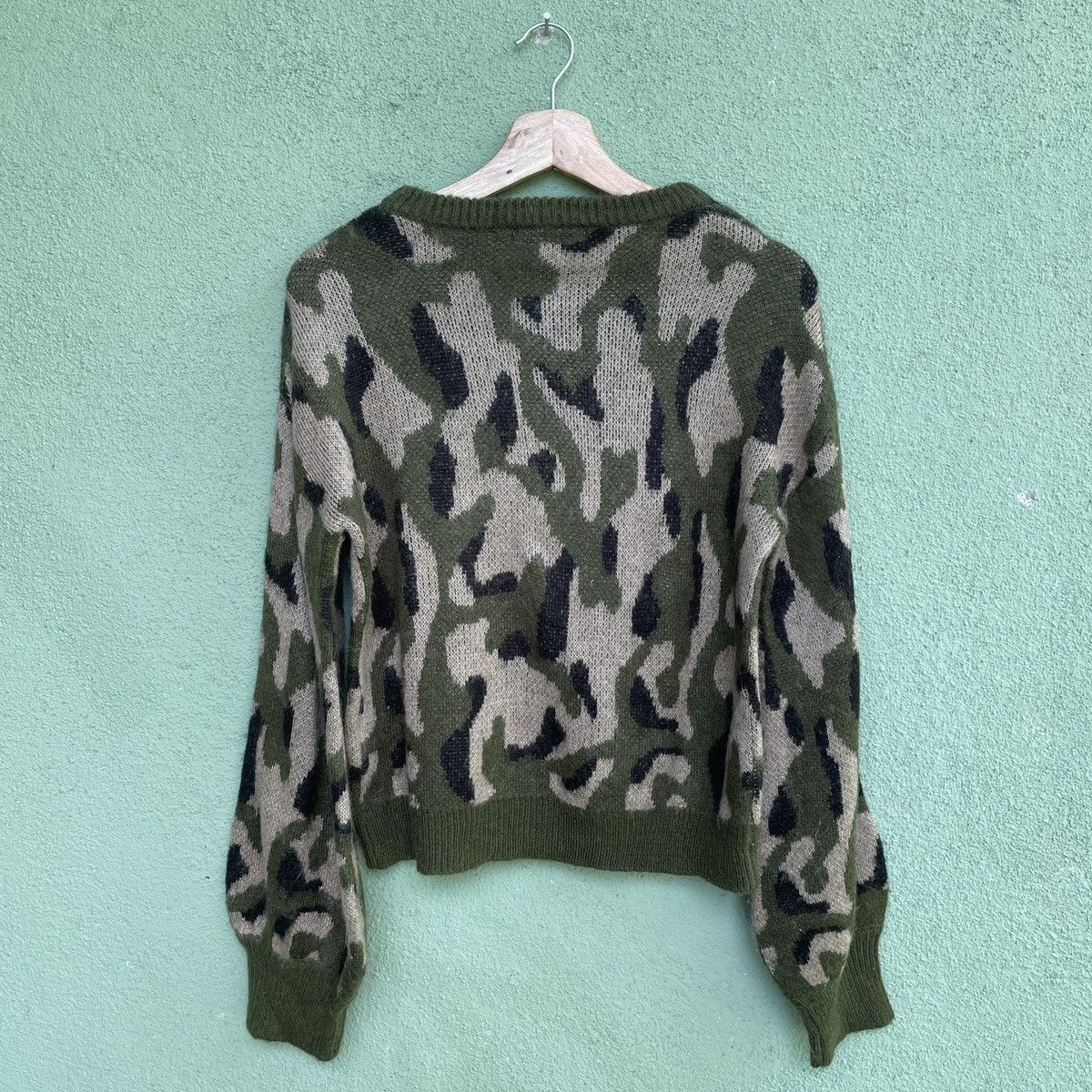 Japanese Brand Vintage‼️ RETRO GIRL Camo Crewneck Knitwear Sweater Jumper Size US M / EU 48-50 / 2 - 12 Thumbnail