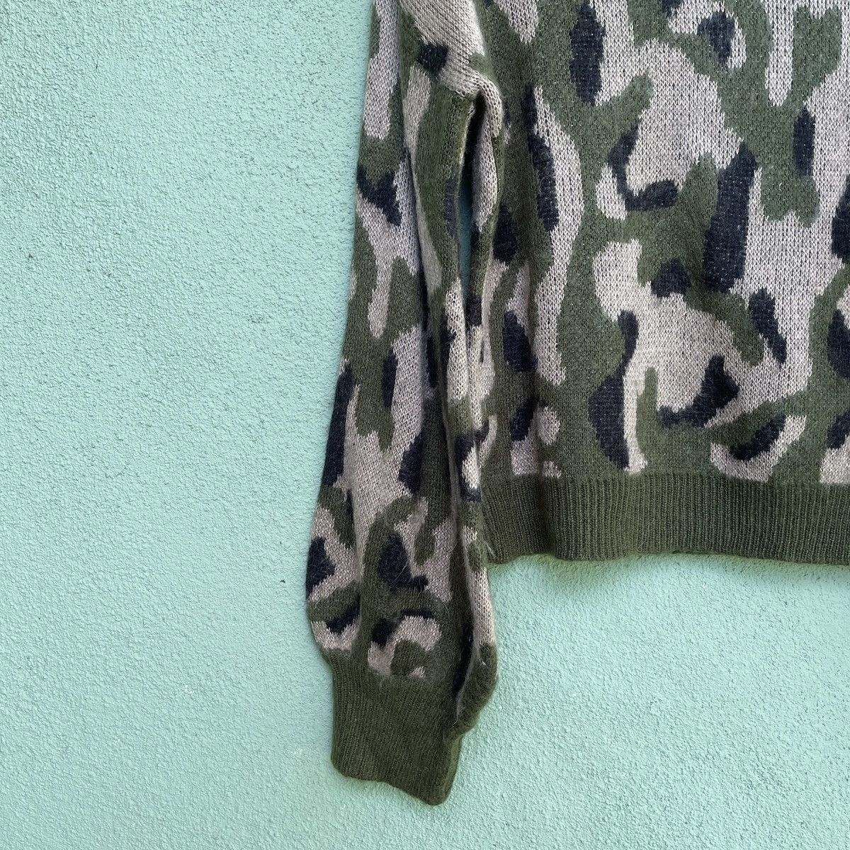 Japanese Brand Vintage‼️ RETRO GIRL Camo Crewneck Knitwear Sweater Jumper Size US M / EU 48-50 / 2 - 9 Thumbnail