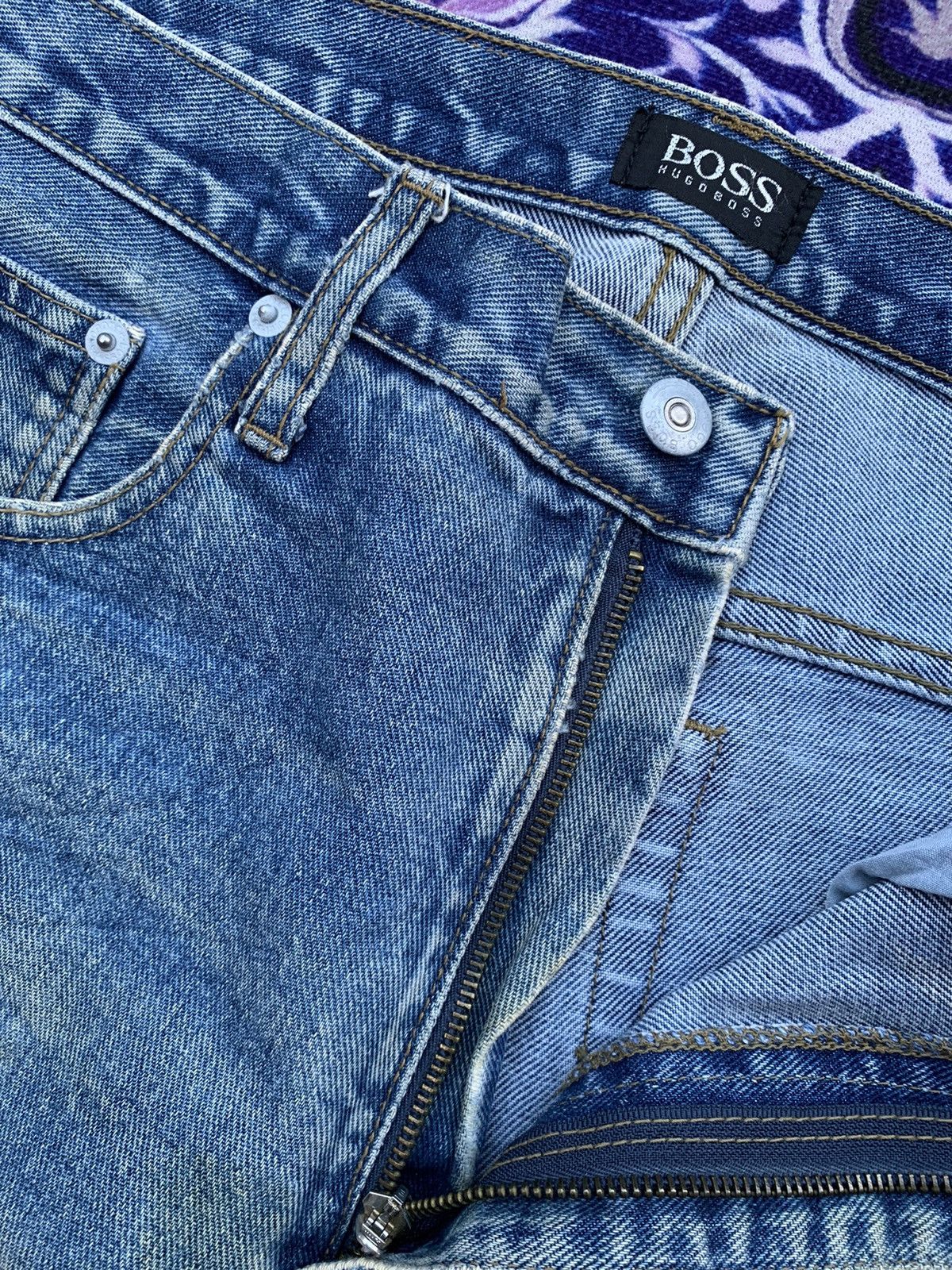Hugo Boss Hugo Boss Distressed Denim Size US 33 - 5 Thumbnail