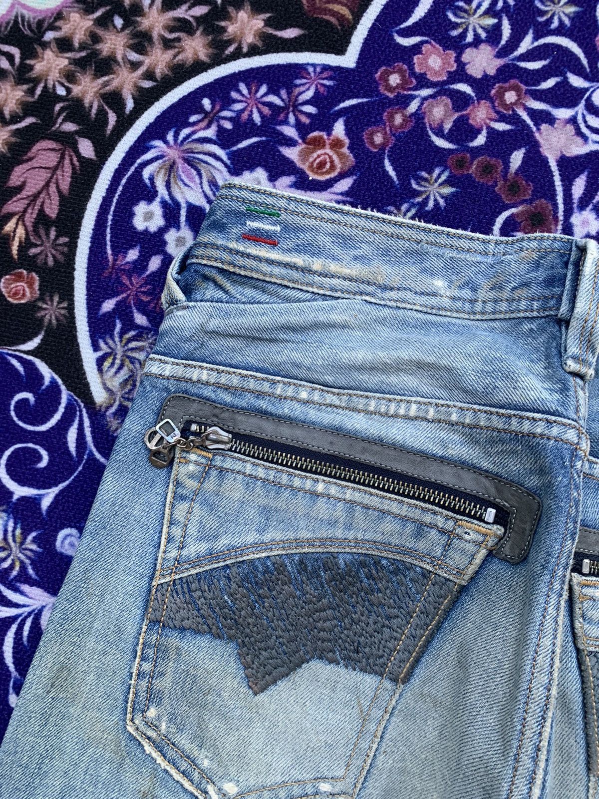 Diesel Vintage Diesel Industry Distressed Denim Size US 33 - 13 Thumbnail