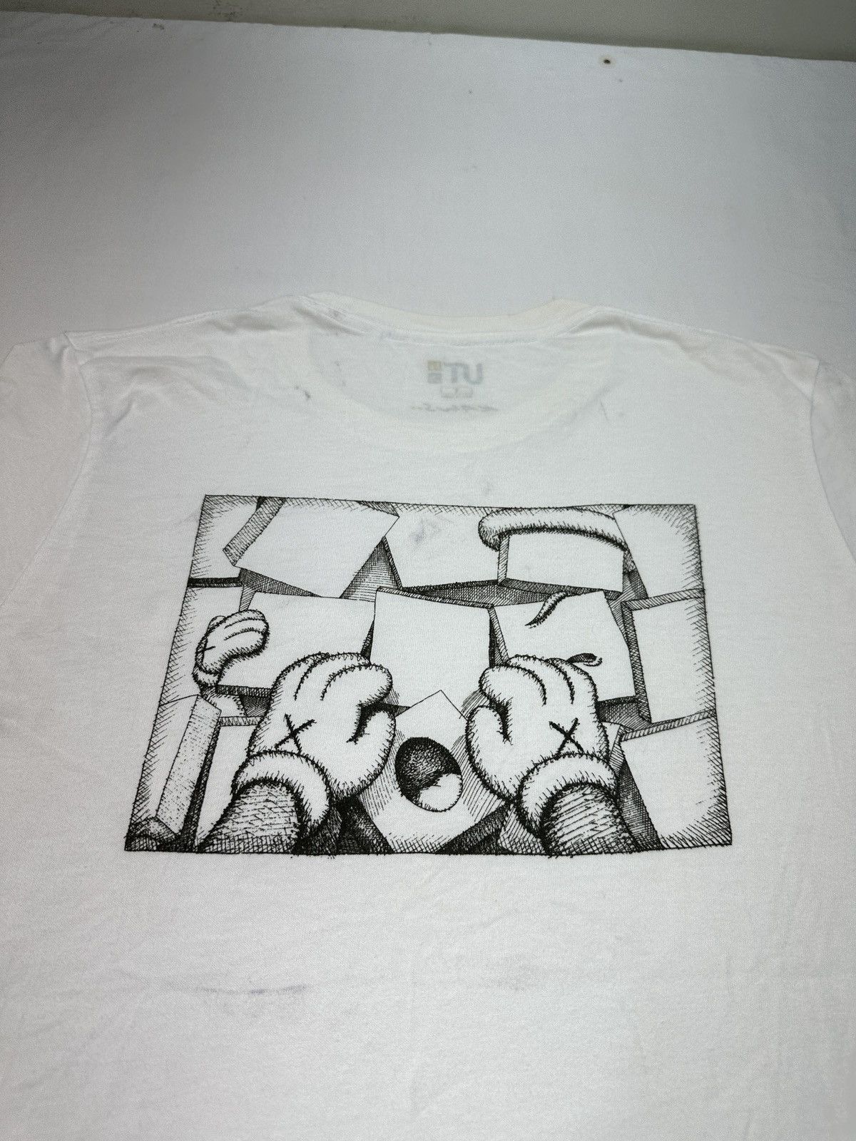 Kaws × Uniqlo Uniqlo x Kaws arts tee shirt Size US S / EU 44-46 / 1 - 11 Thumbnail