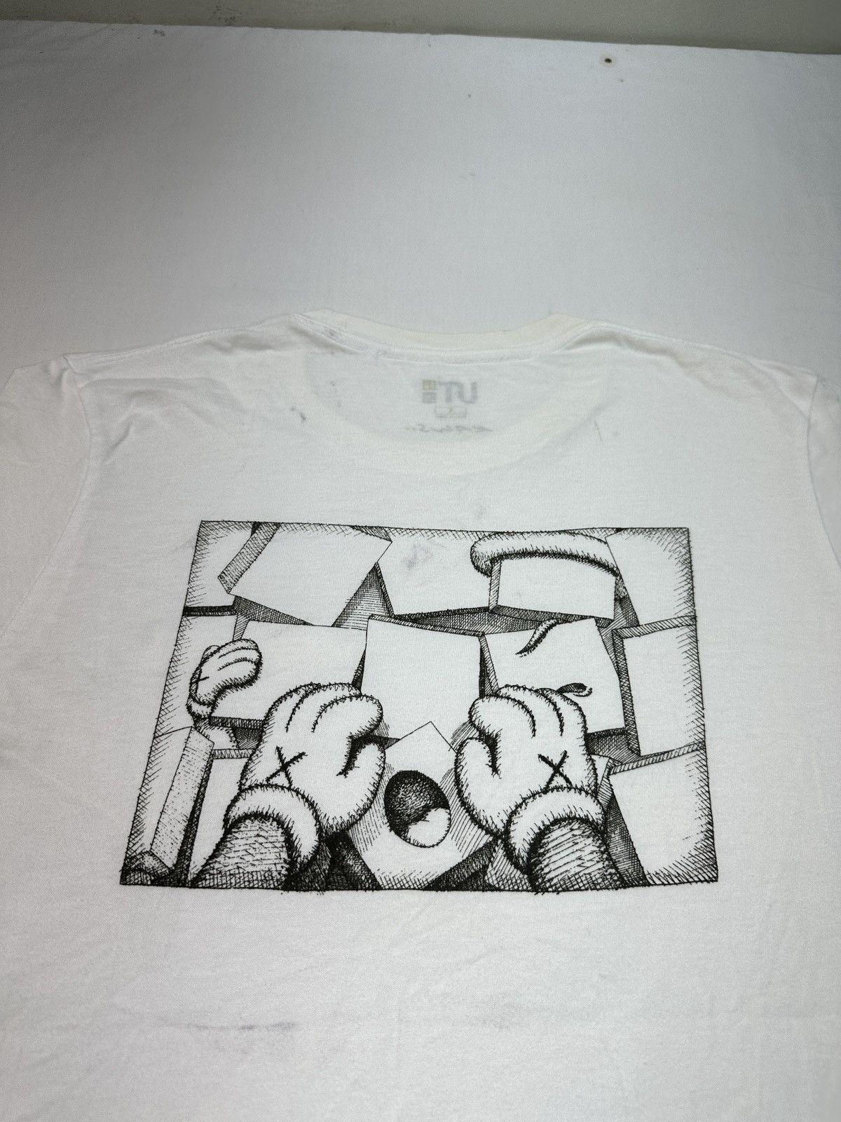 Kaws × Uniqlo Uniqlo x Kaws arts tee shirt Size US S / EU 44-46 / 1 - 14 Thumbnail