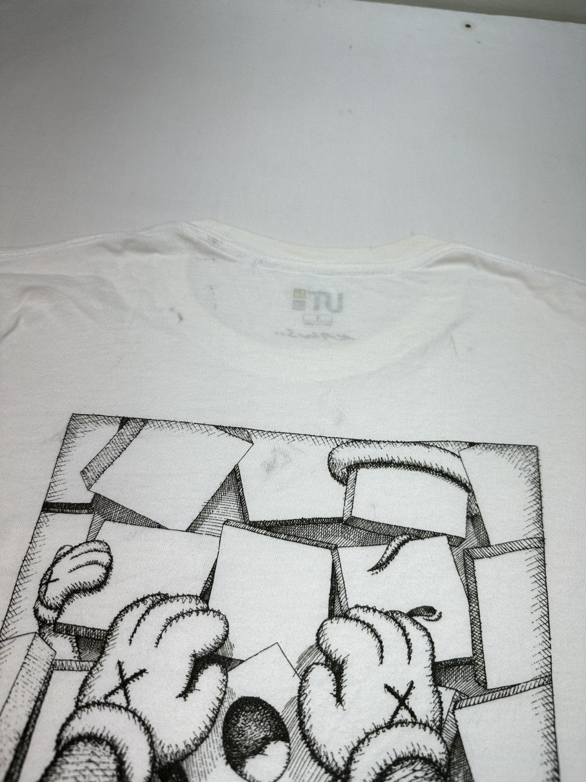 Kaws × Uniqlo Uniqlo x Kaws arts tee shirt Size US S / EU 44-46 / 1 - 16 Thumbnail