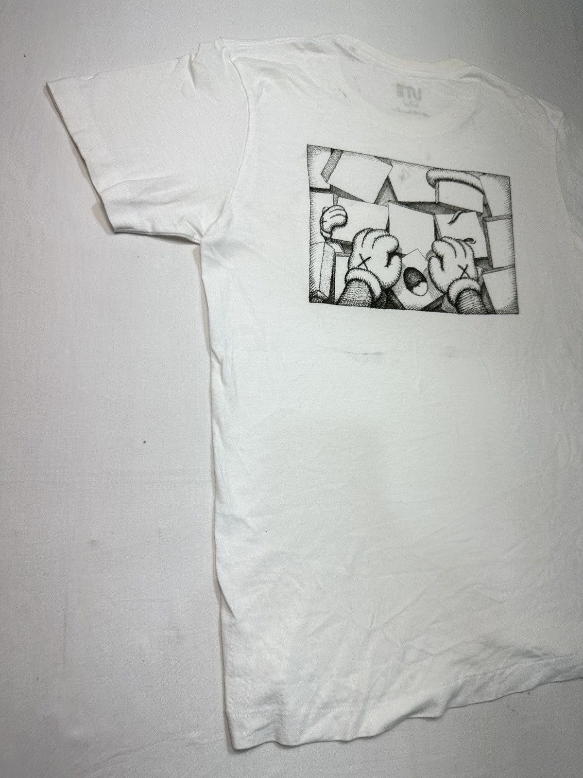 Kaws × Uniqlo Uniqlo x Kaws arts tee shirt Size US S / EU 44-46 / 1 - 13 Thumbnail