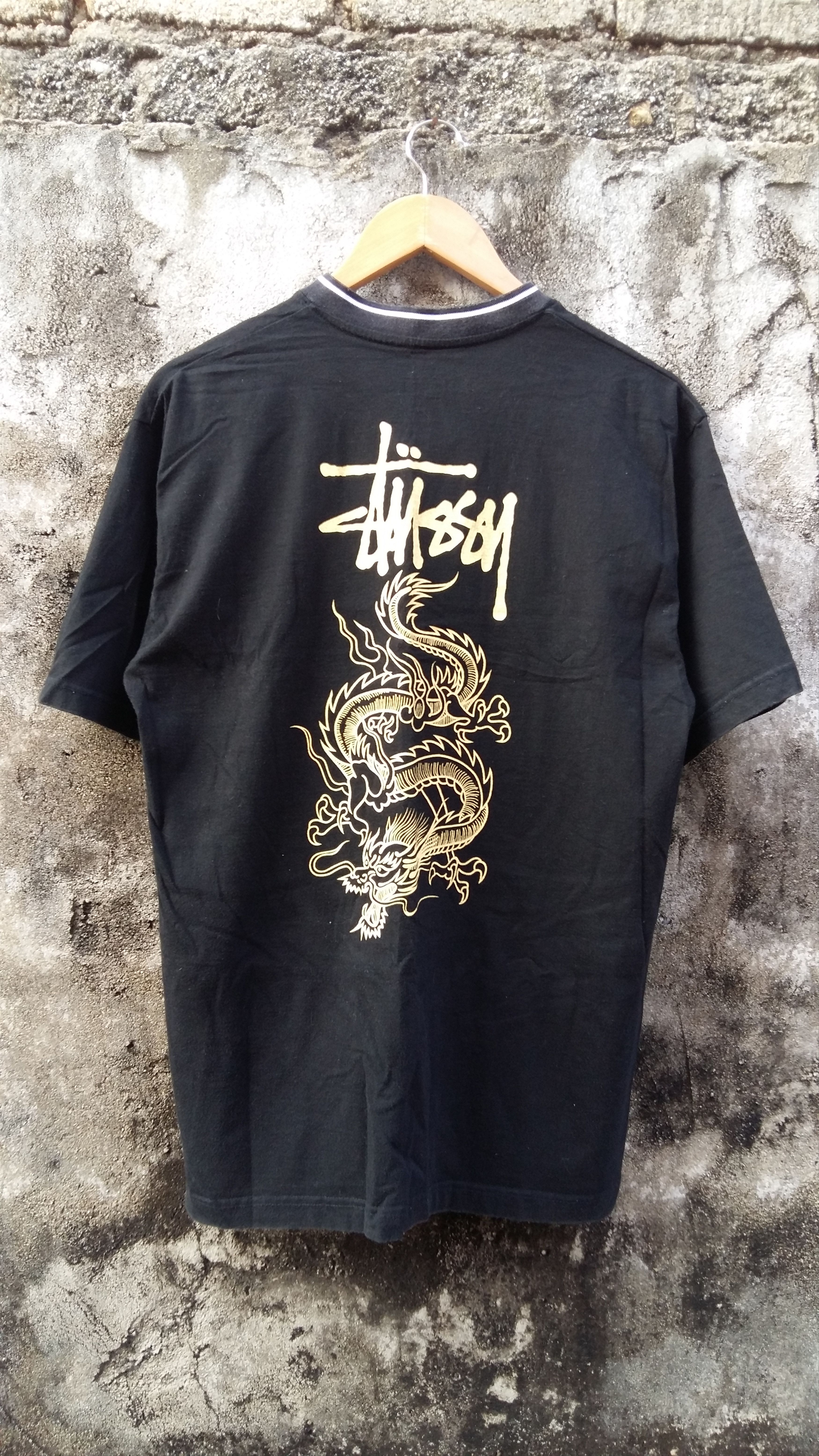 Stussy × Vintage Rare!!!Vintage Stussy Dragon V Neck Tshirt Size US L / EU 52-54 / 3 - 1 Thumbnail