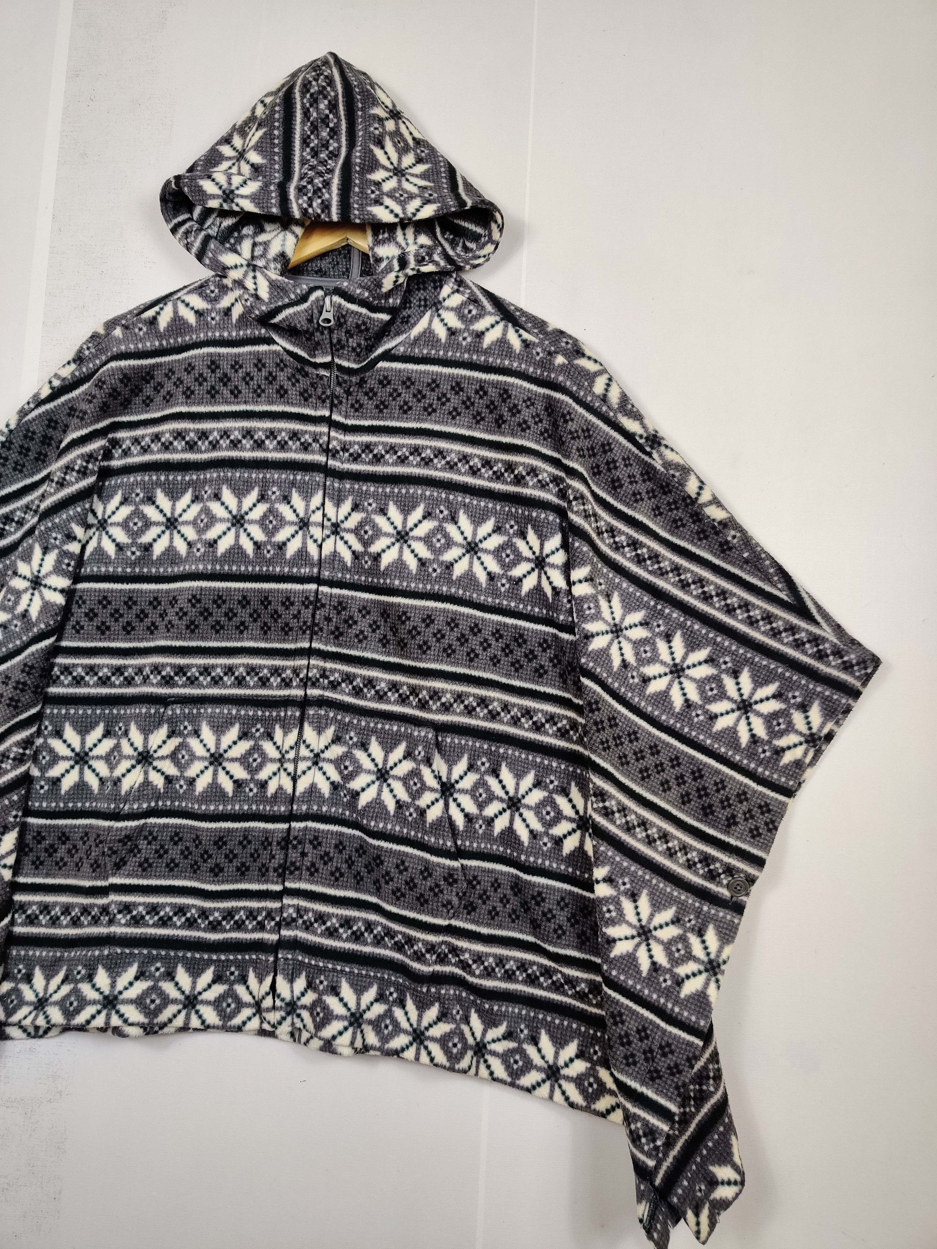 Japanese Brand Vintage Navajo Poncho Fleece Hoodie Nice Design Size US M / EU 48-50 / 2 - 3 Thumbnail