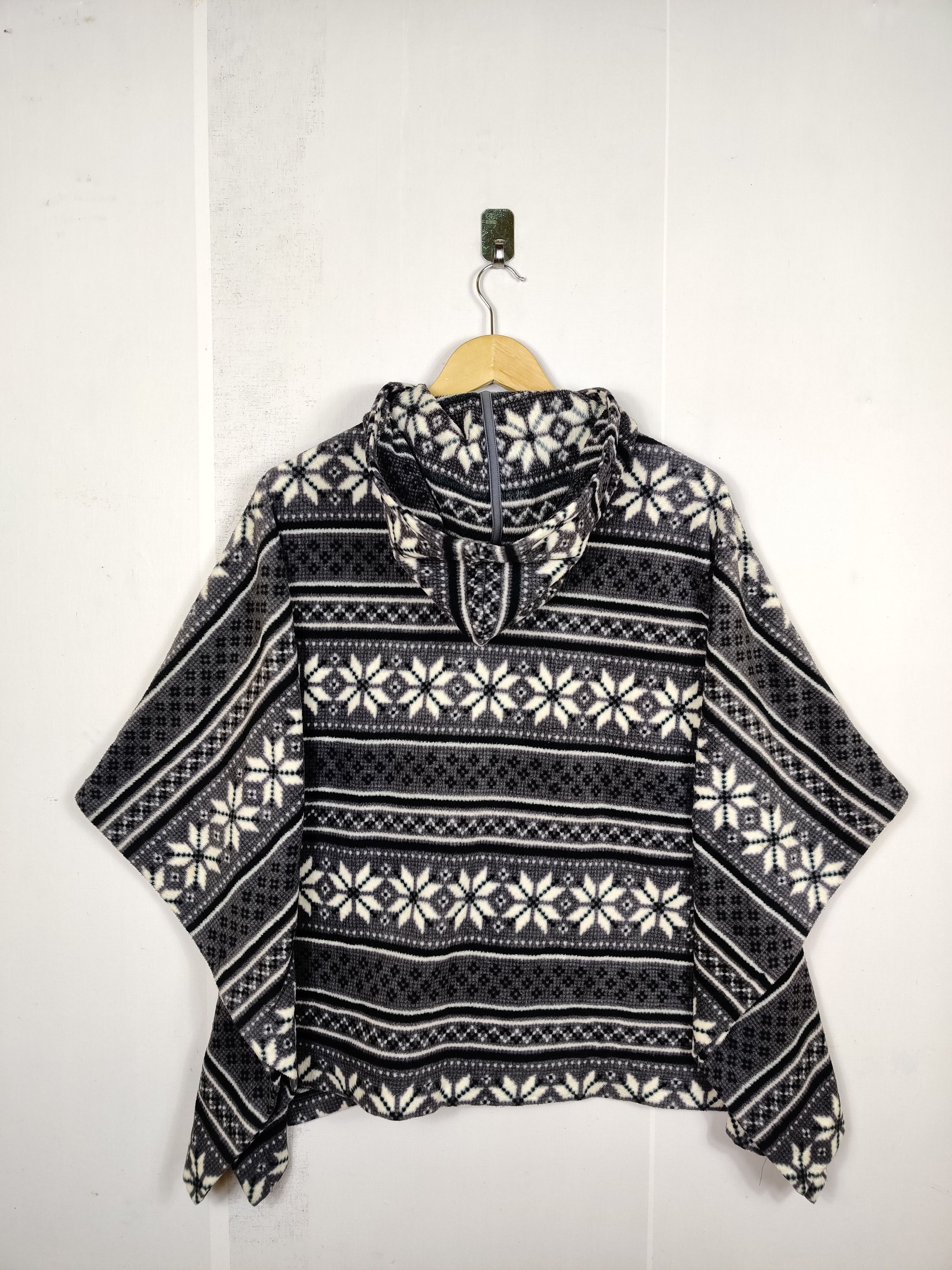 Japanese Brand Vintage Navajo Poncho Fleece Hoodie Nice Design Size US M / EU 48-50 / 2 - 7 Thumbnail