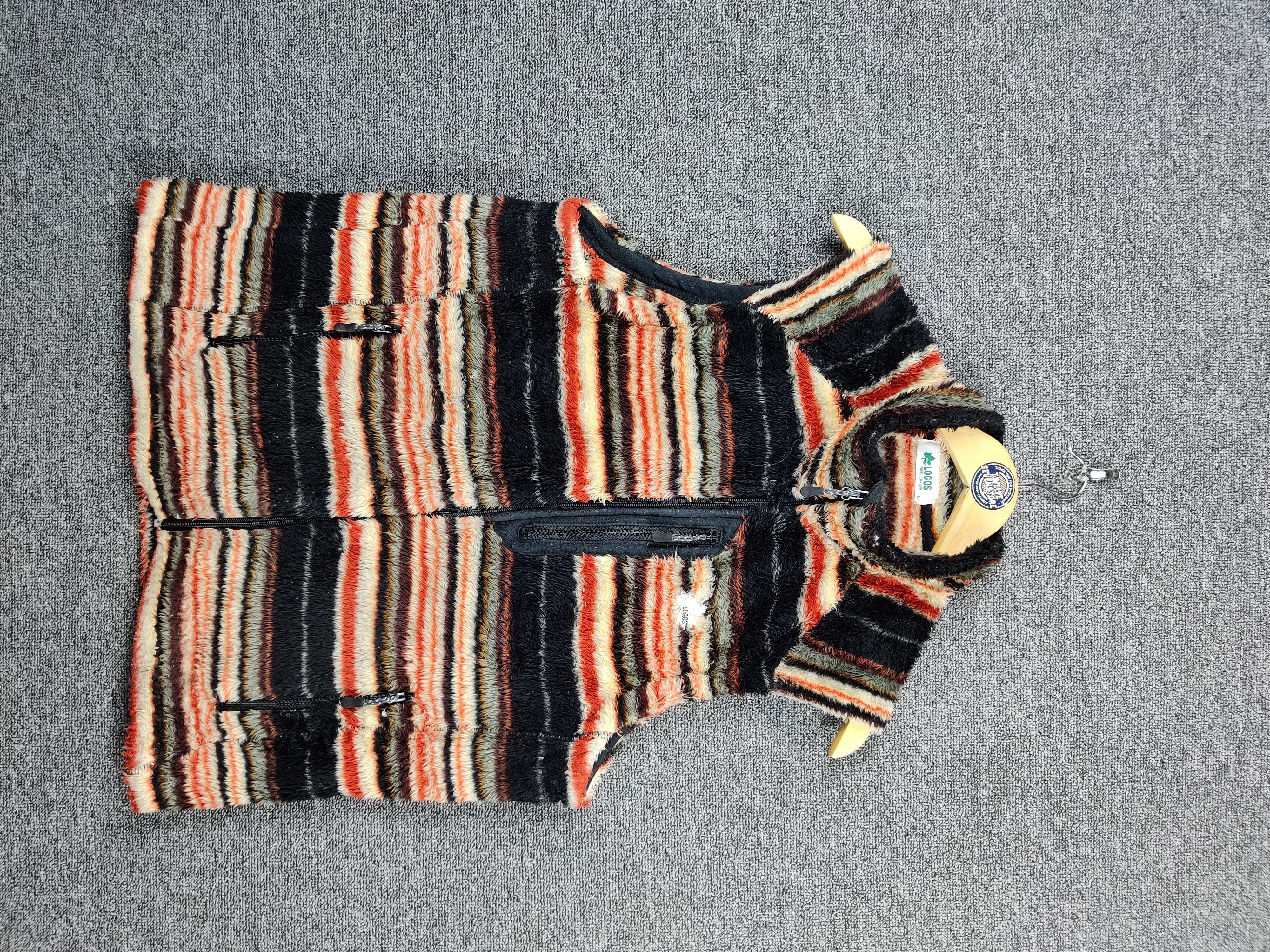 Japanese Brand Vintage Japanese Brand Logos Outing Equipment Fleece Vest Size US L / EU 52-54 / 3 - 1 Thumbnail