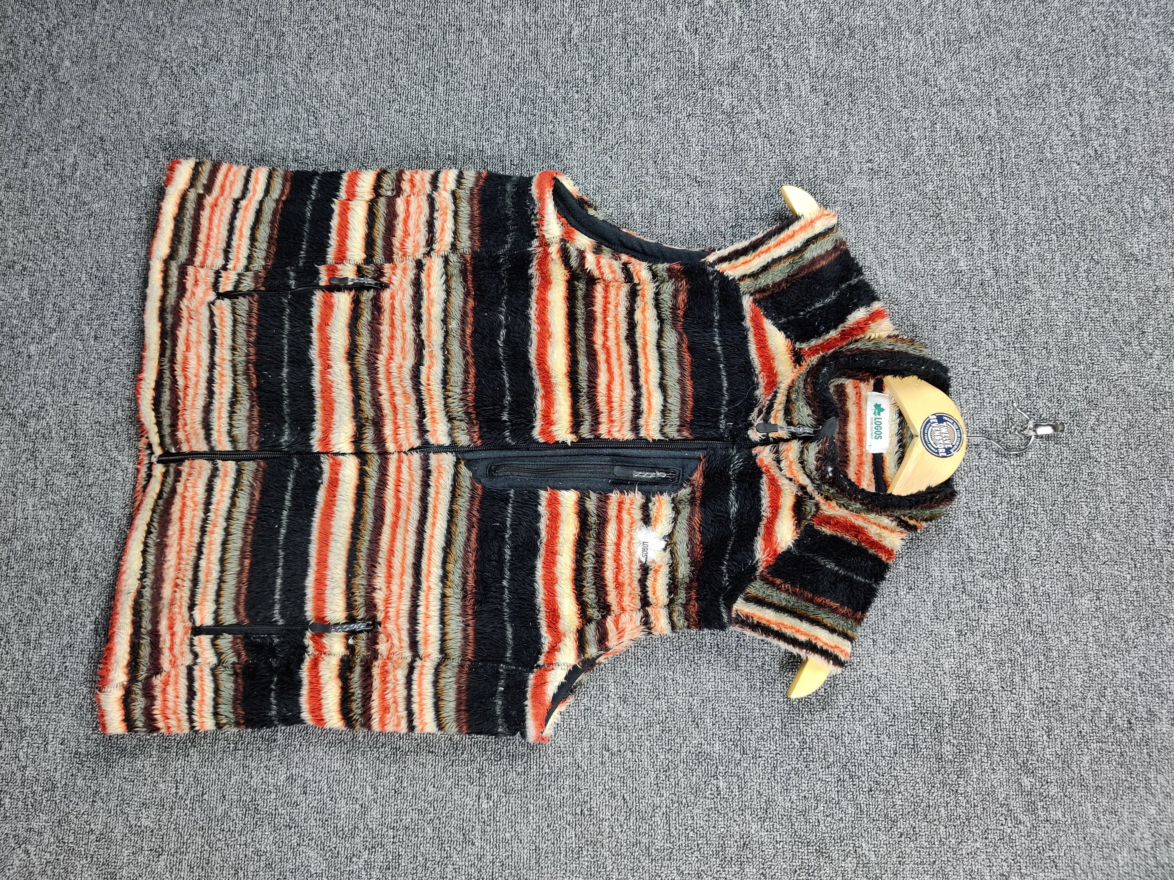 Japanese Brand Vintage Japanese Brand Logos Outing Equipment Fleece Vest Size US L / EU 52-54 / 3 - 2 Thumbnail