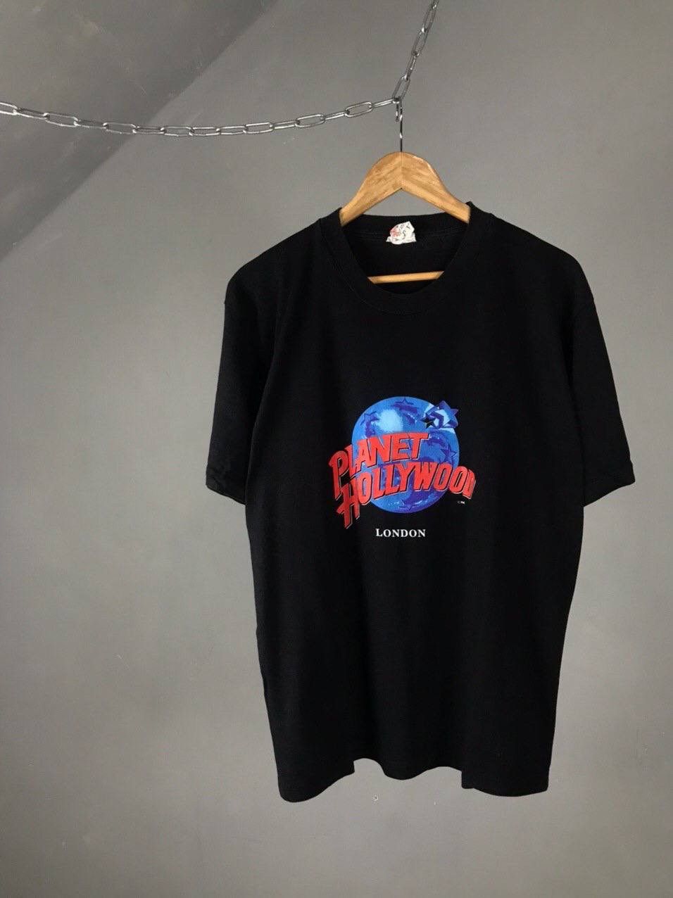 Vintage Planet Hollywood London vintage made in USA black tee Size US L / EU 52-54 / 3 - 1 Thumbnail