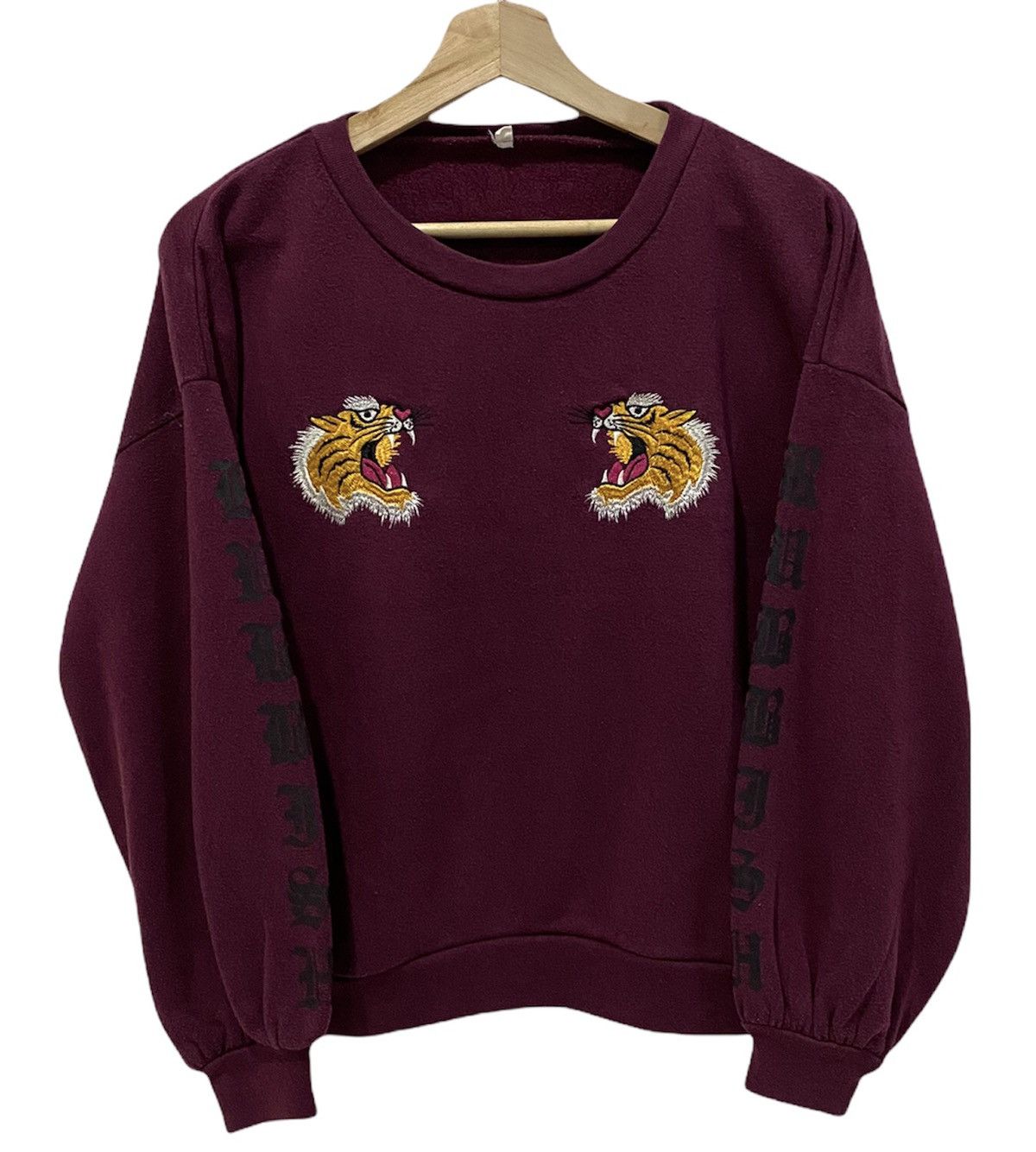 image of Sukajan Souvenir Jacket x Vintage Rubbish Tiger Inspired Karakuri Logo Crop Sweatshirt (Size Medium
