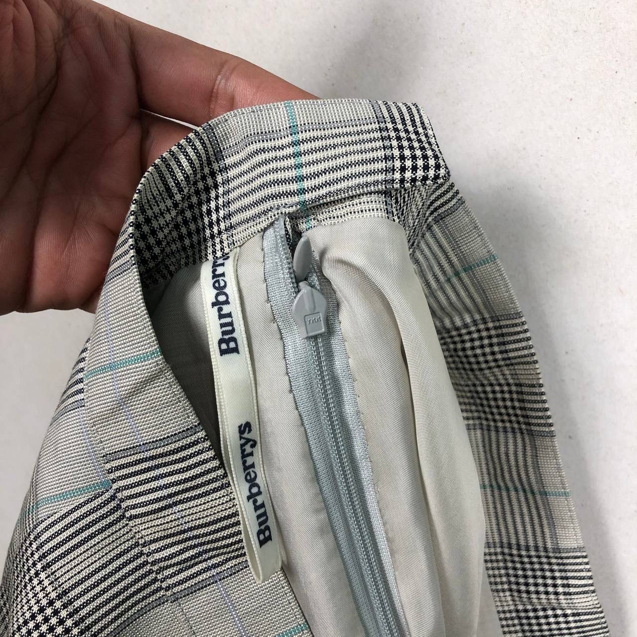 Burberry Burberry Checkered Plaid Mini Skirt Grey Size 27" / US 4 / IT 40 - 6 Thumbnail
