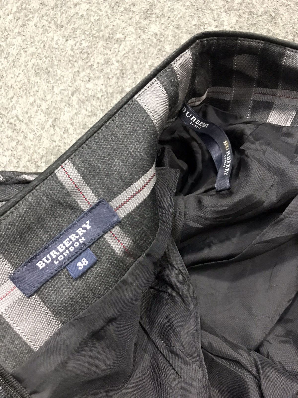 Burberry × Designer Burberry London Nova Check Monogram Stretch Pleated K1131j Size 26" / US 2 / IT 38 - 4 Thumbnail