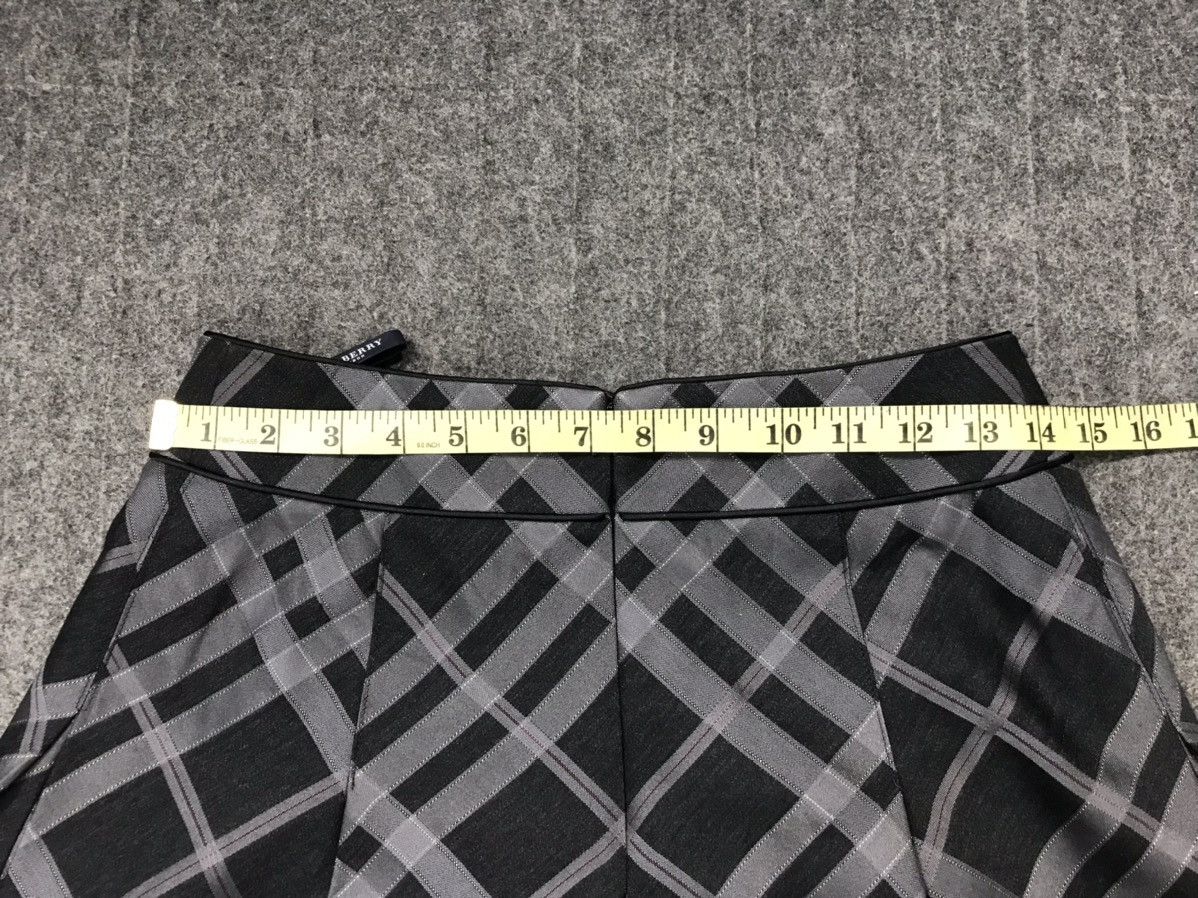 Burberry × Designer Burberry London Nova Check Monogram Stretch Pleated K1131j Size 26" / US 2 / IT 38 - 8 Thumbnail
