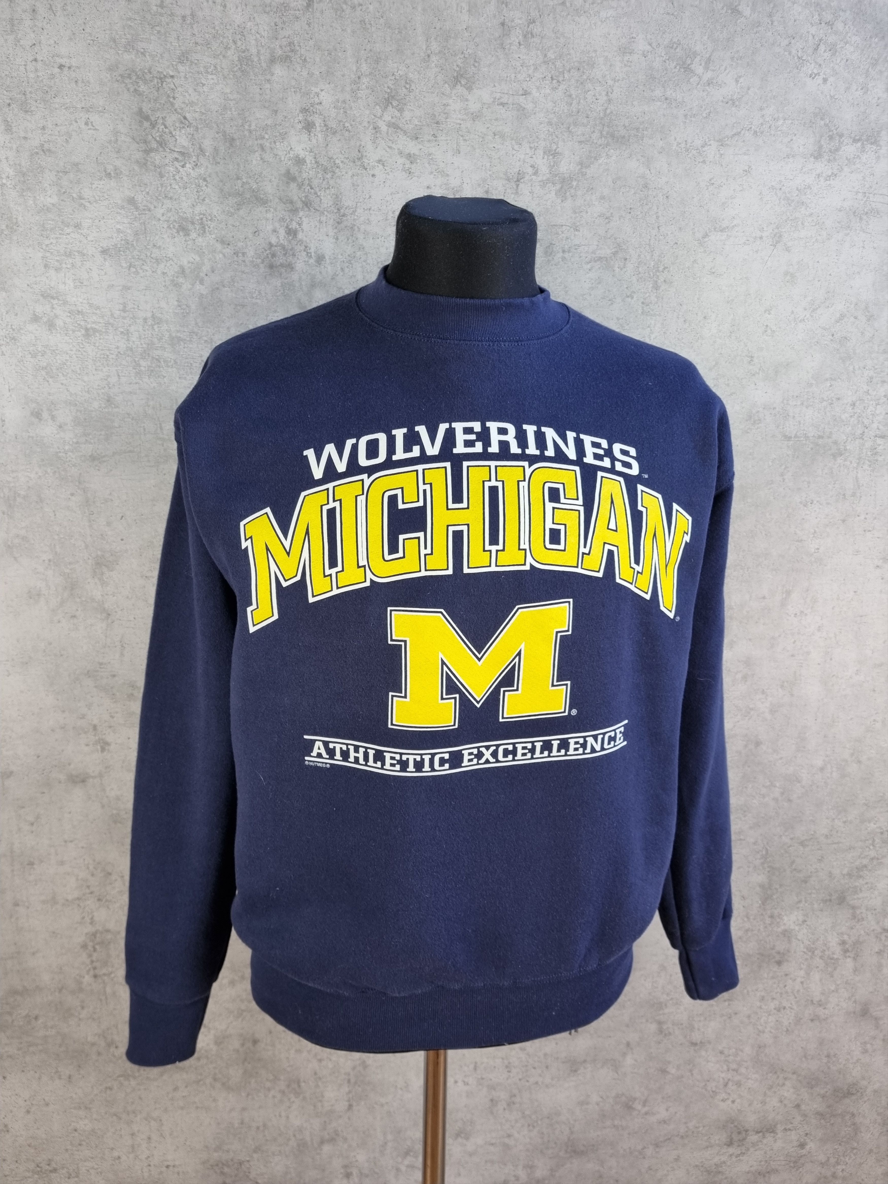 NCAA × Nutmeg 90s Lee Michigan NUTMEG Big logo Navy Sweatshirt Size US M / EU 48-50 / 2 - 1 Thumbnail