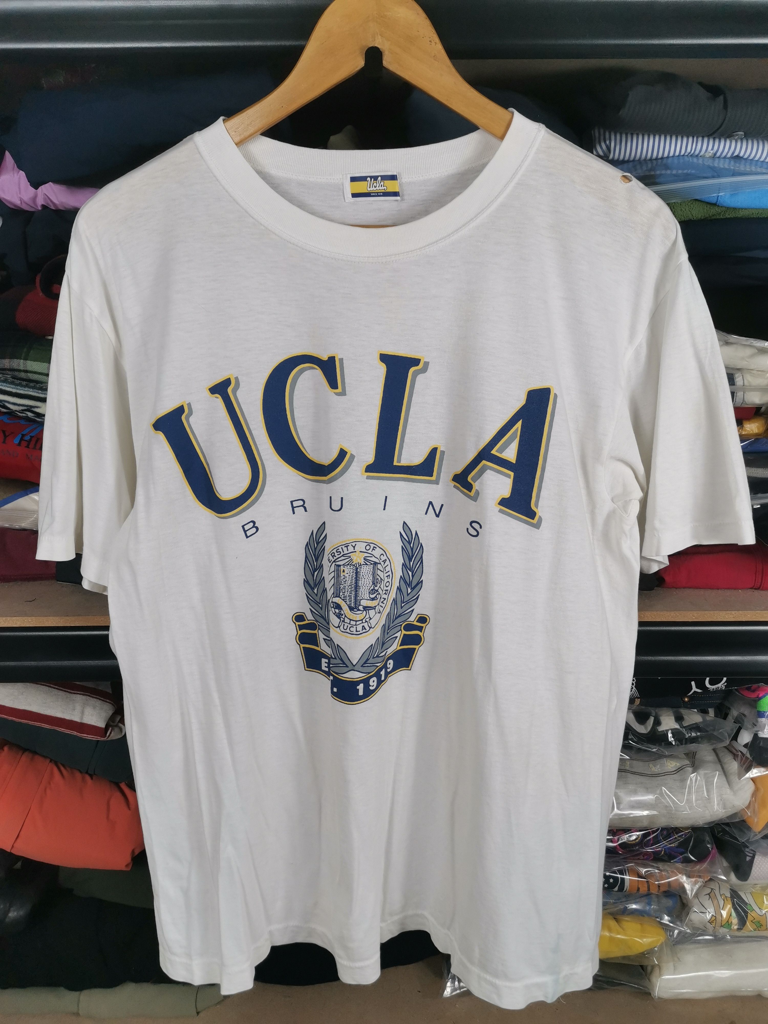 Vintage Vintage 80s Ucla University Distressed Tshirt Size US M / EU 48-50 / 2 - 1 Thumbnail