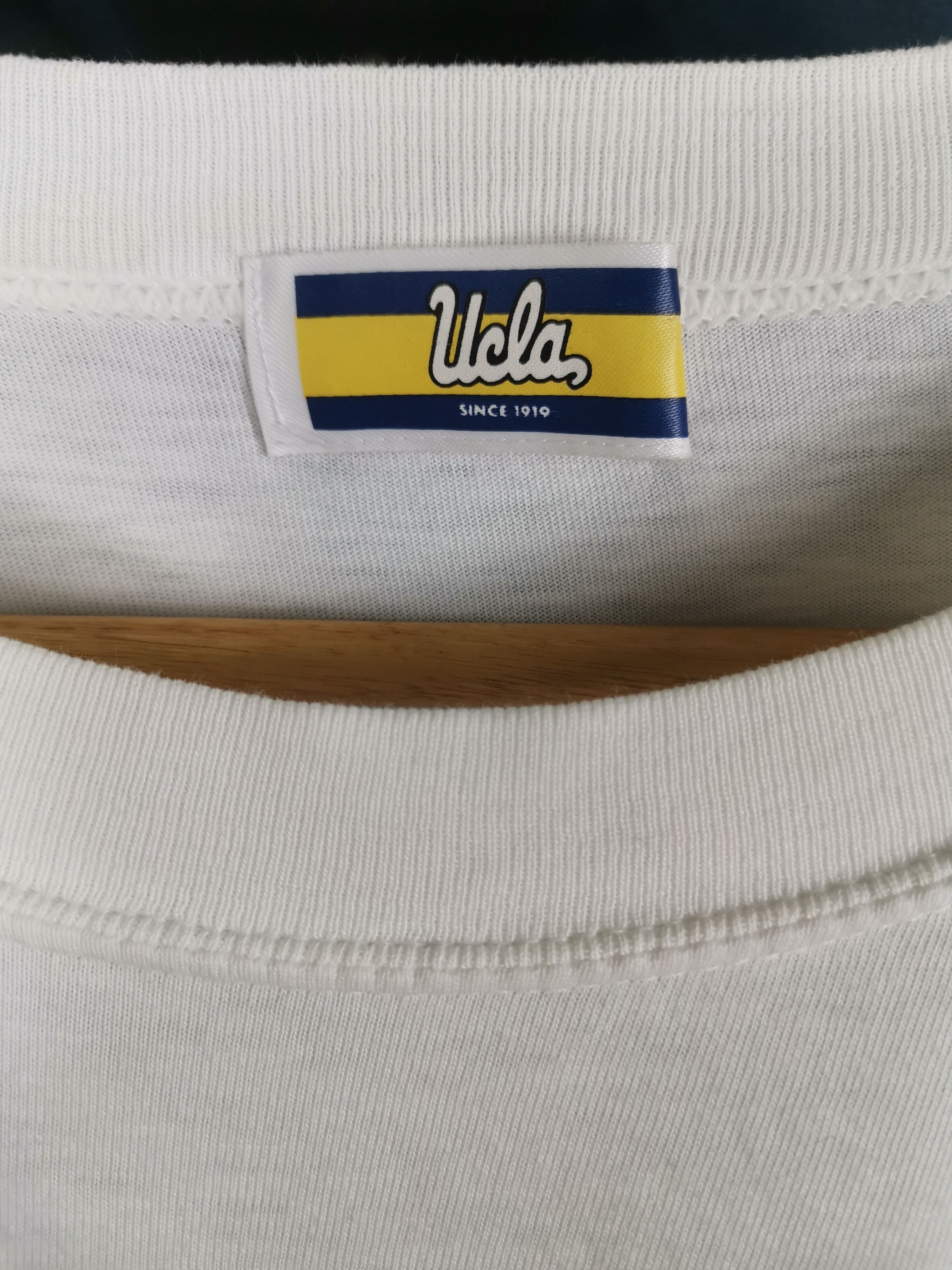 Vintage Vintage 80s Ucla University Distressed Tshirt Size US M / EU 48-50 / 2 - 6 Thumbnail