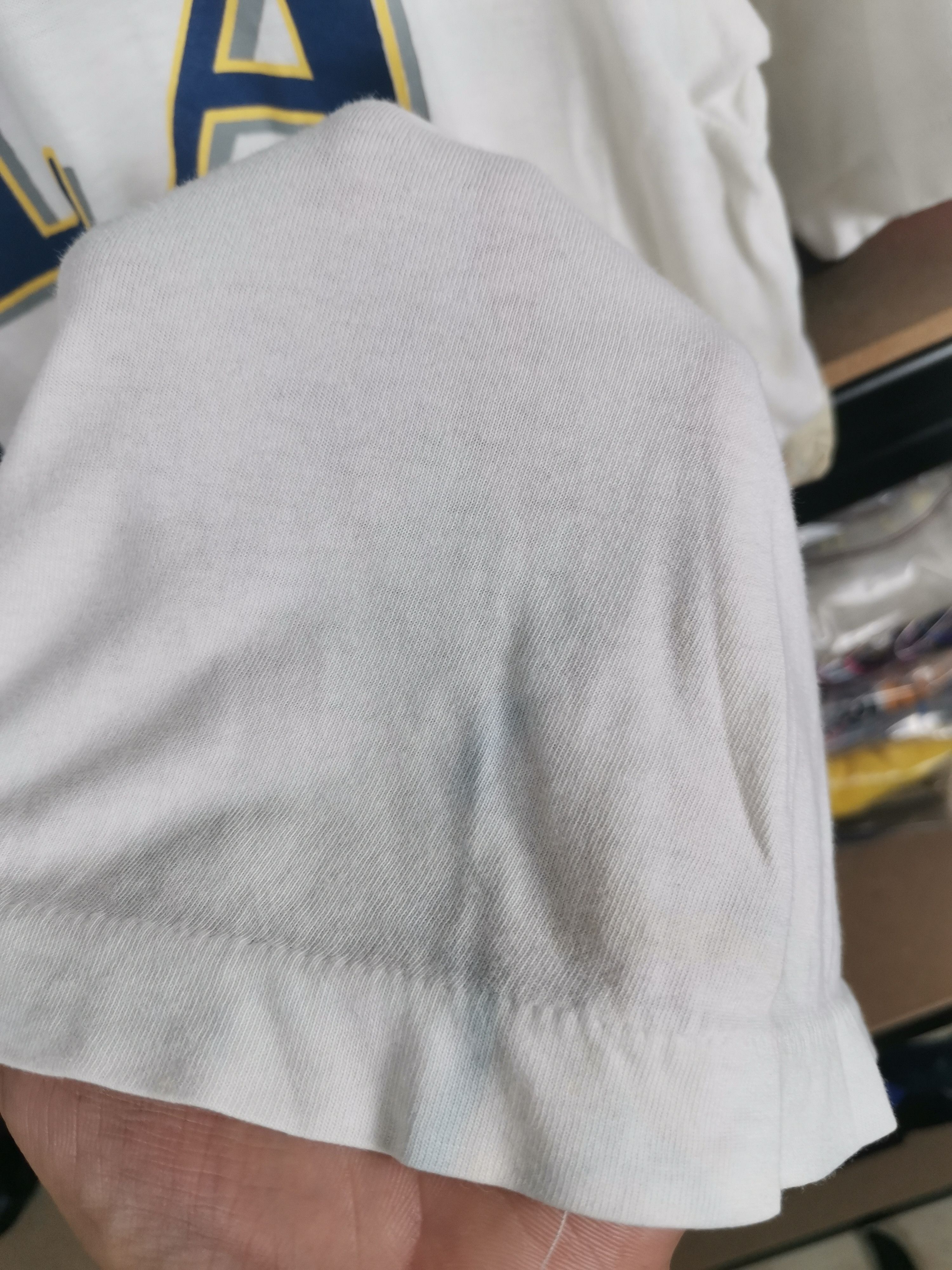 Vintage Vintage 80s Ucla University Distressed Tshirt Size US M / EU 48-50 / 2 - 5 Thumbnail