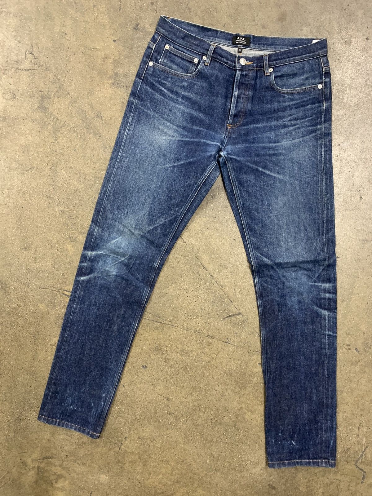 APC Distressed Petit Standard Jeans 32 x 33