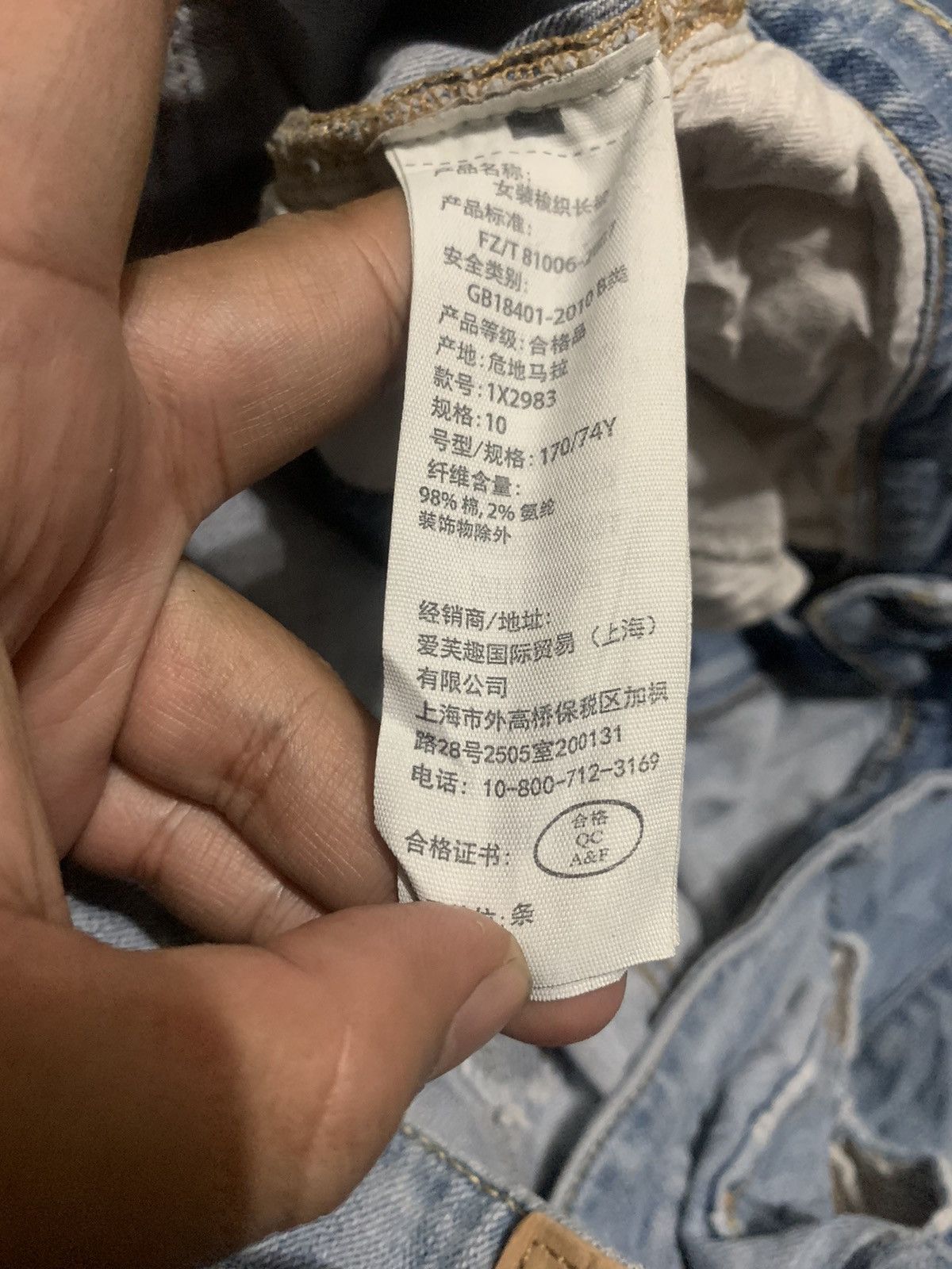Abercrombie & Fitch Abercrombie & Fitch Tapered Jeans Distressed Style Size 34" / US 12 / IT 48 - 13 Thumbnail