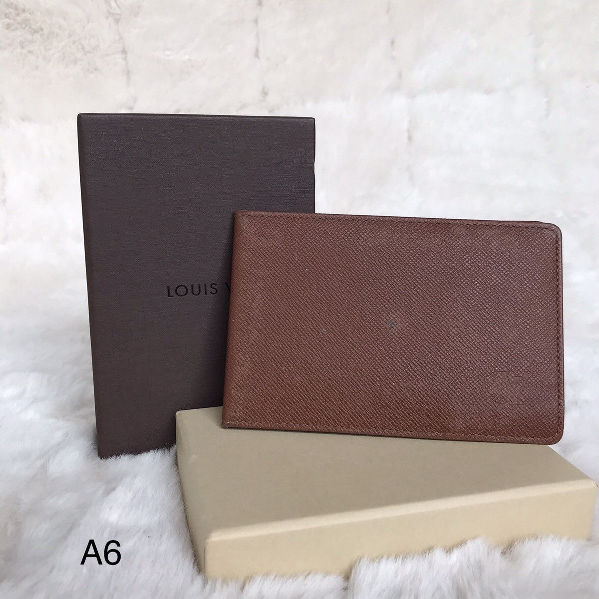 AUTHENTIC LOUIS VUITTON CASE ID BROWN CARD