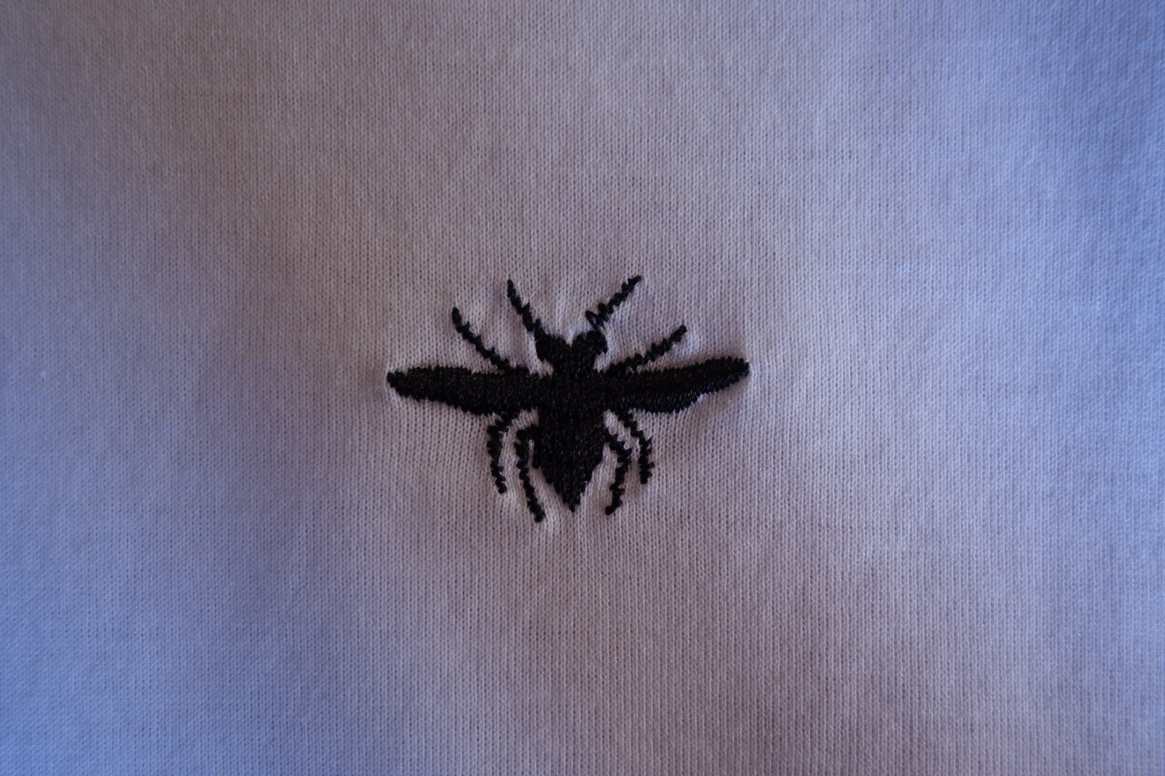 Dior DIOR - T-Shirt XXS XS Bee Embroidery White Black V Collar Size US XXS / EU 40 - 9 Thumbnail