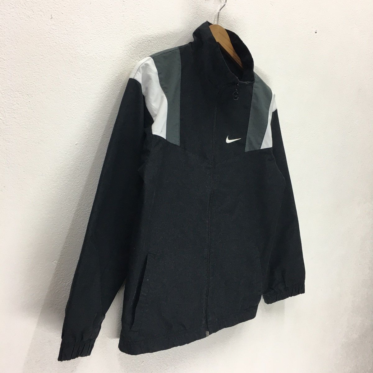 Nike × Vintage Vintage Nike Small Logo Light Jacket Windbreaker Size US S / EU 44-46 / 1 - 4 Thumbnail