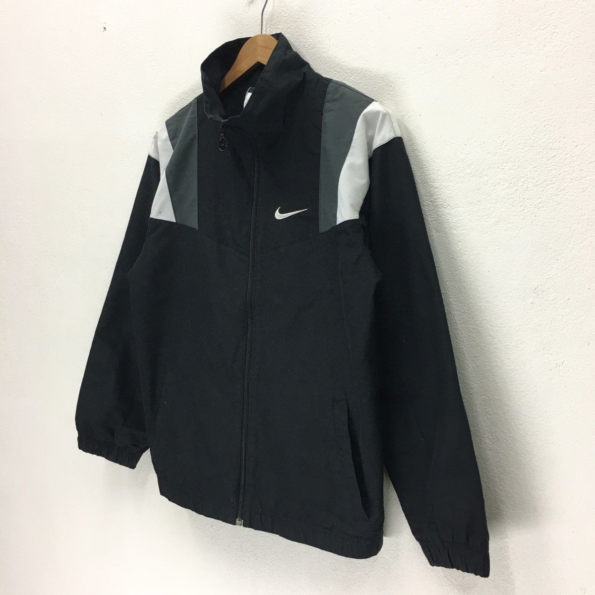 Nike × Vintage Vintage Nike Small Logo Light Jacket Windbreaker Size US S / EU 44-46 / 1 - 5 Thumbnail