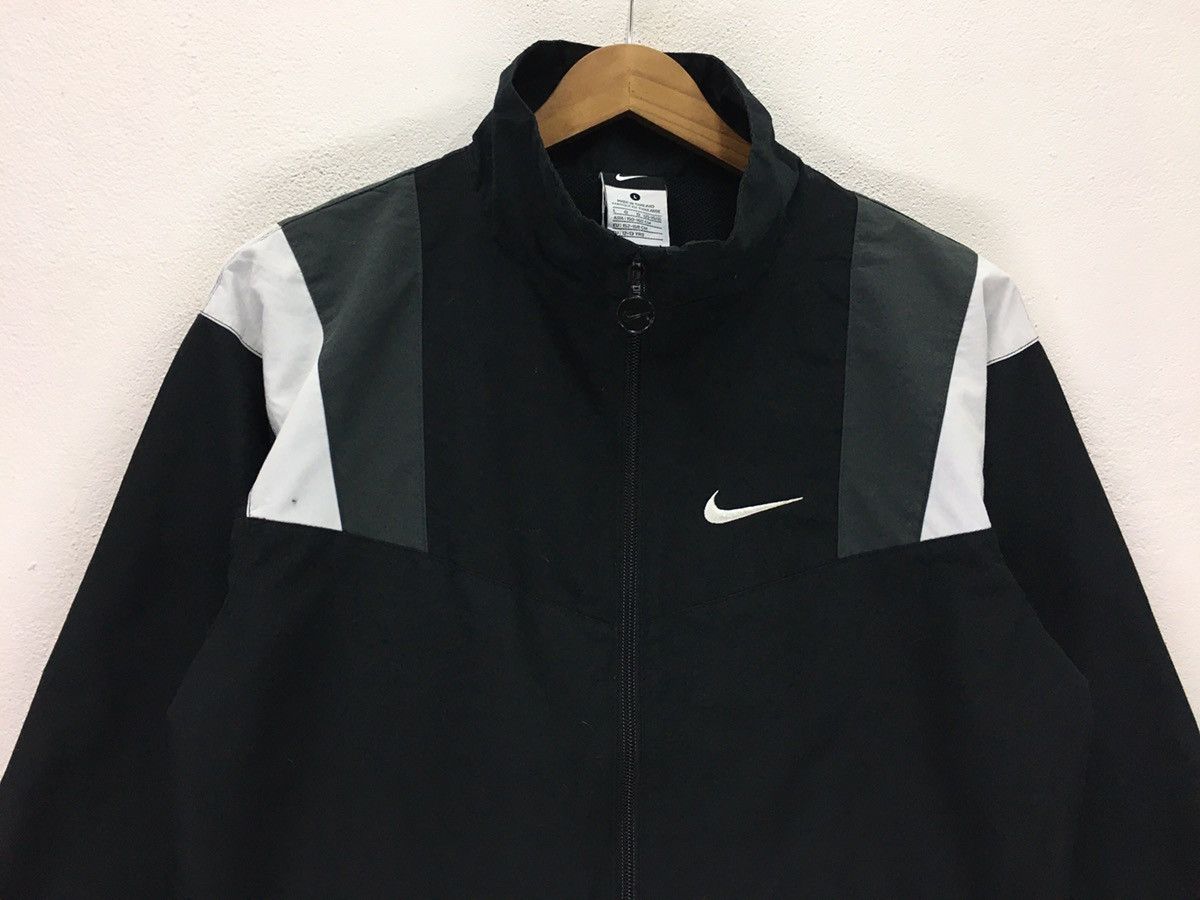 Nike × Vintage Vintage Nike Small Logo Light Jacket Windbreaker Size US S / EU 44-46 / 1 - 2 Thumbnail