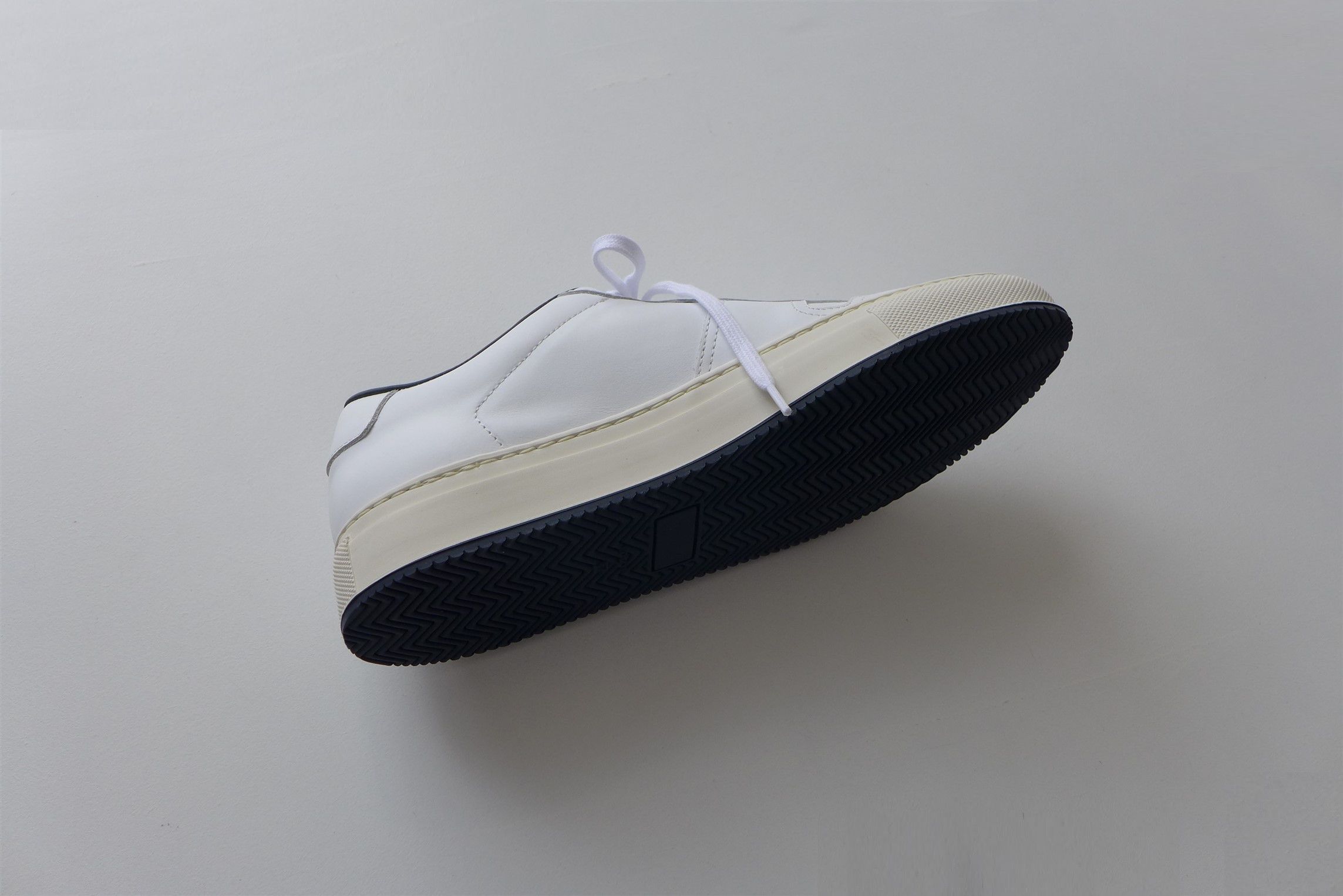 Common Projects Common Projects Bball '88 Sneakers - White Navy Leather Size US 6 / EU 39 - 13 Thumbnail