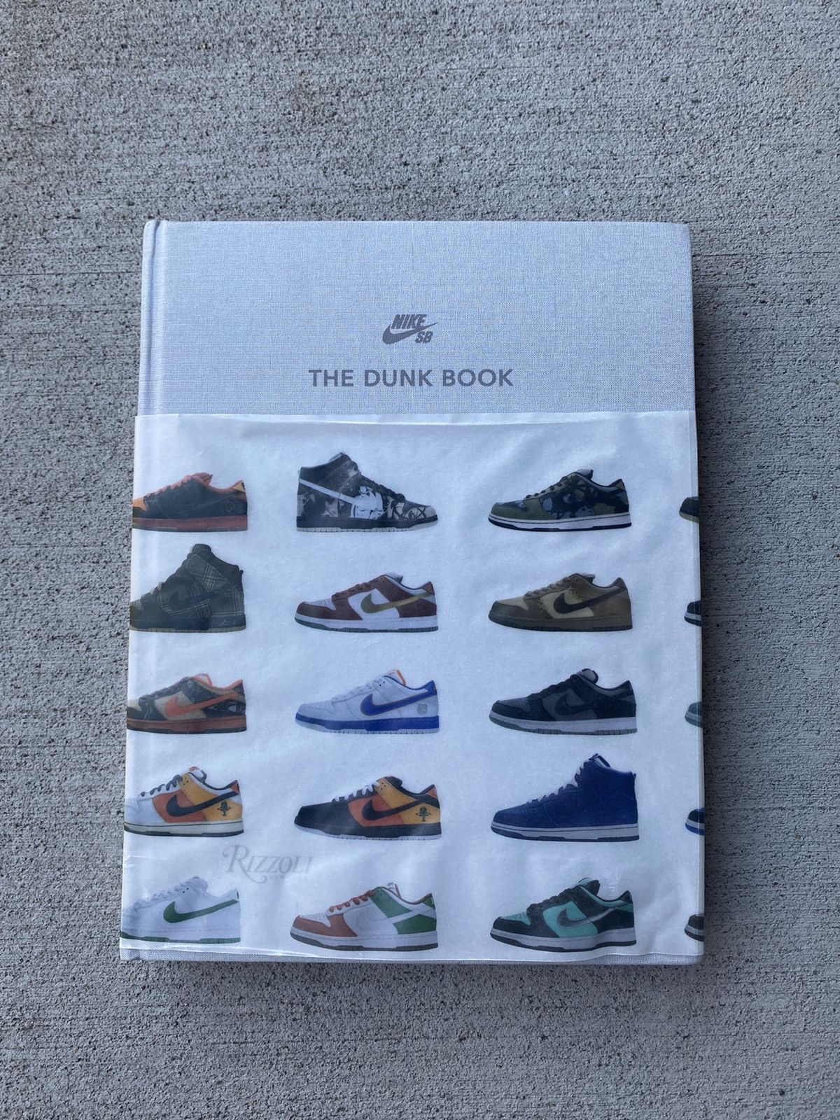 Nike × Rizzoli The Dunk Book Size ONE SIZE - 1 Thumbnail