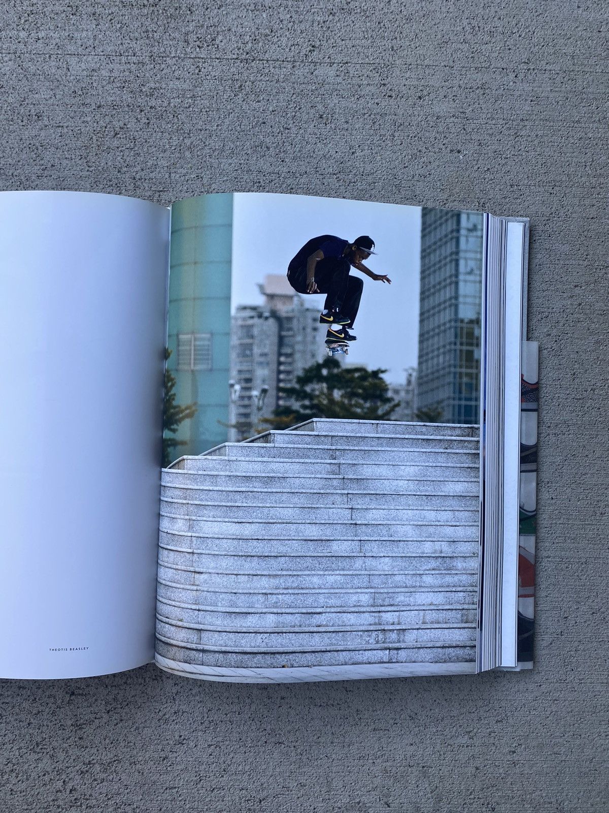 Nike × Rizzoli The Dunk Book Size ONE SIZE - 5 Thumbnail