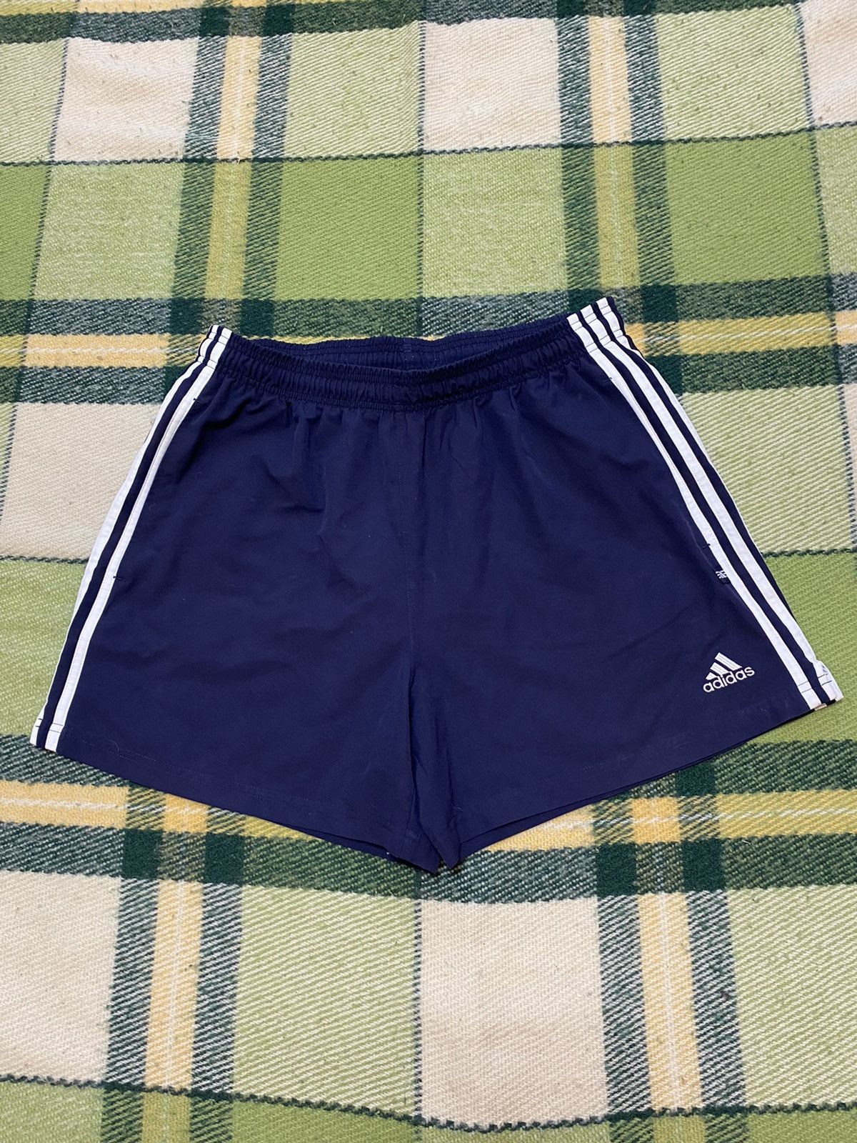 Adidas Vintage Adidas shorts streetwear y2k casual style size L Size US 34 / EU 50 - 1 Thumbnail