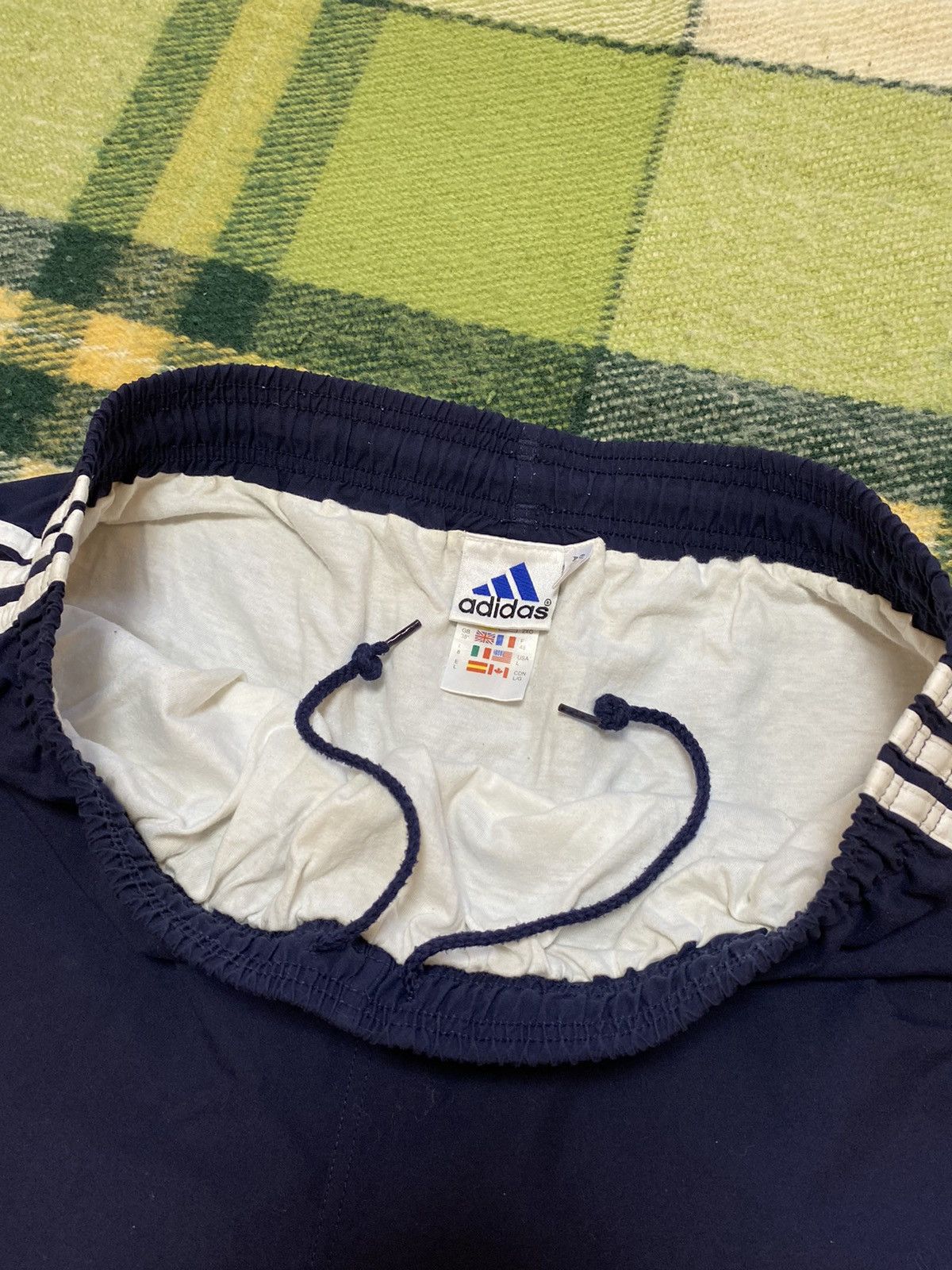 Adidas Vintage Adidas shorts streetwear y2k casual style size L Size US 34 / EU 50 - 4 Thumbnail