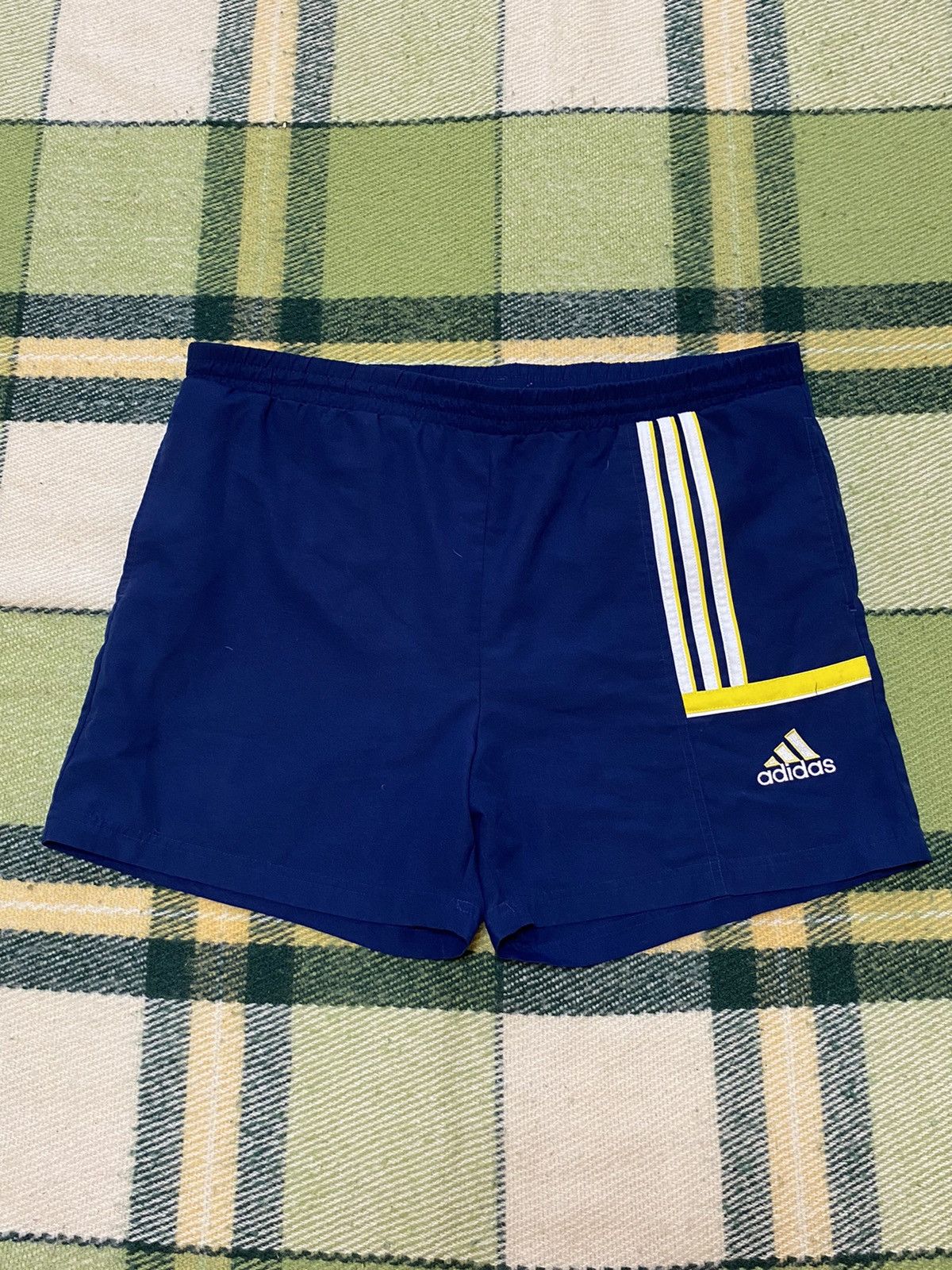 Adidas Vintage Adidas shorts streetwear y2k casual style size L Size US 34 / EU 50 - 1 Thumbnail