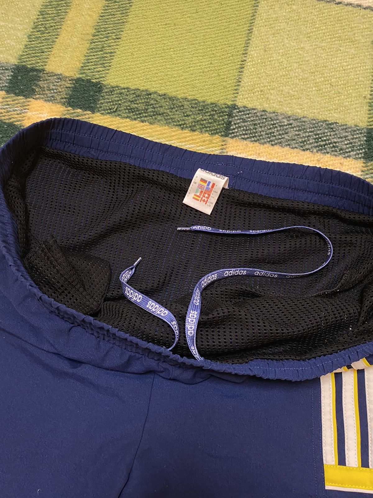 Adidas Vintage Adidas shorts streetwear y2k casual style size L Size US 34 / EU 50 - 4 Thumbnail