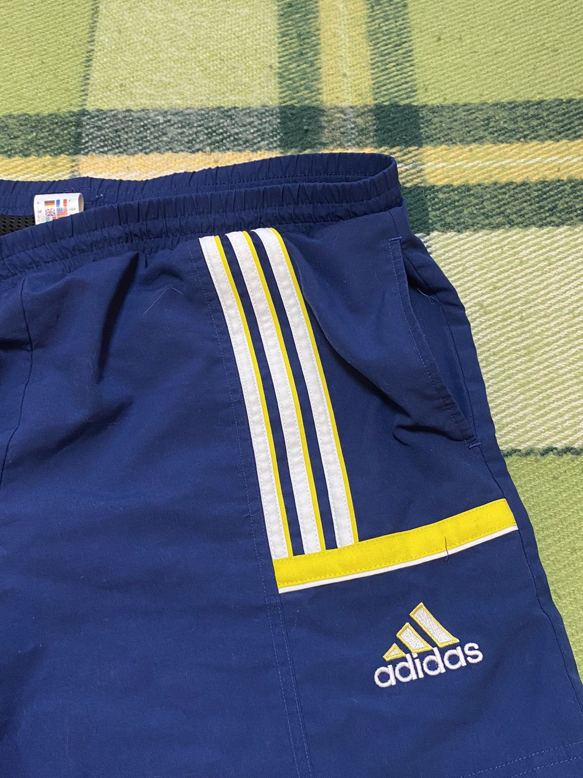 Adidas Vintage Adidas shorts streetwear y2k casual style size L Size US 34 / EU 50 - 2 Thumbnail