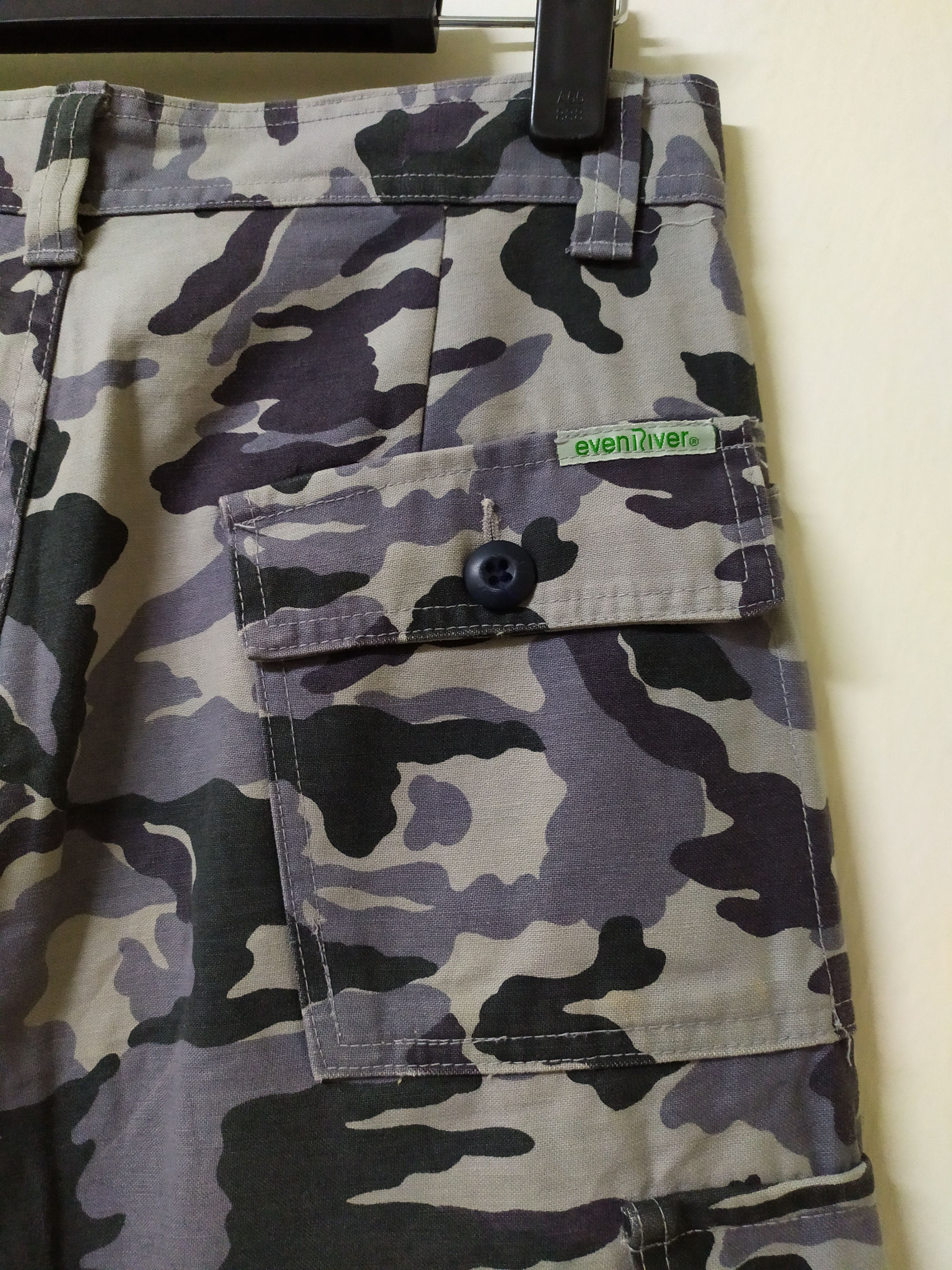 Japanese Brand Vintage Evenriver Camo tactical Cargo Pants Size US 29 - 11 Thumbnail