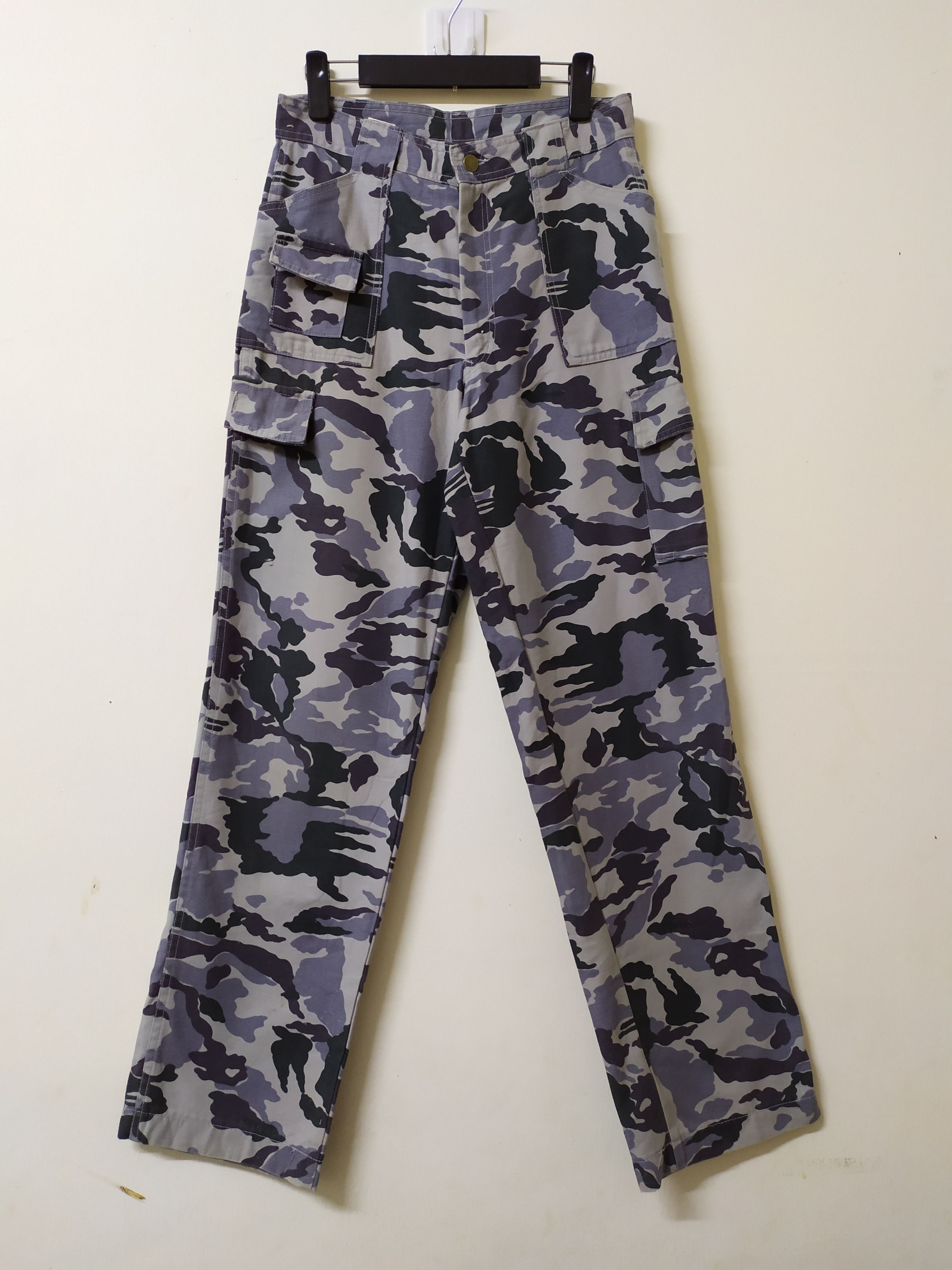Japanese Brand Vintage Evenriver Camo tactical Cargo Pants Size US 29 - 1 Thumbnail