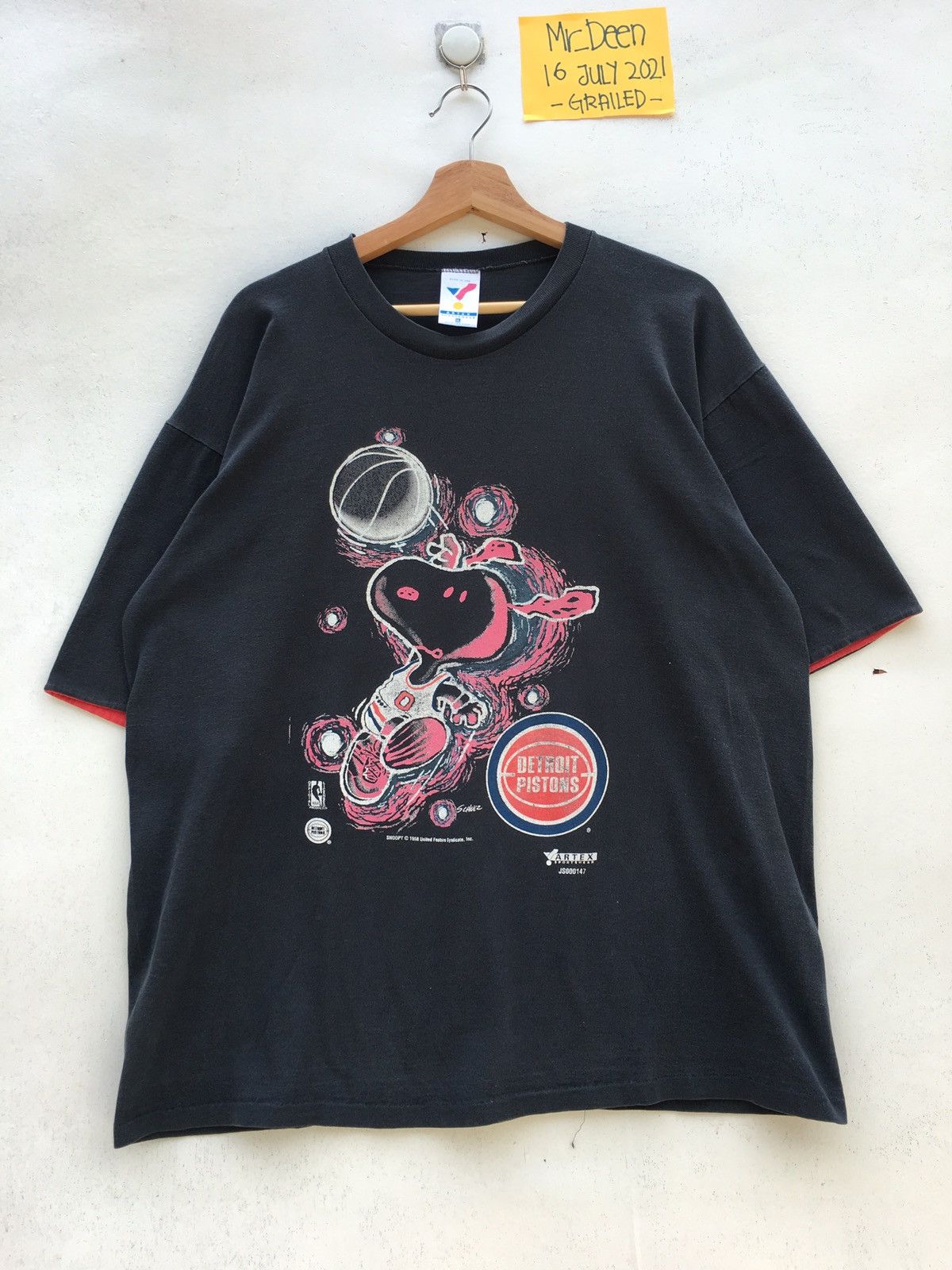 Vintage 90s Detroit Pistons Snoopy Tshirt