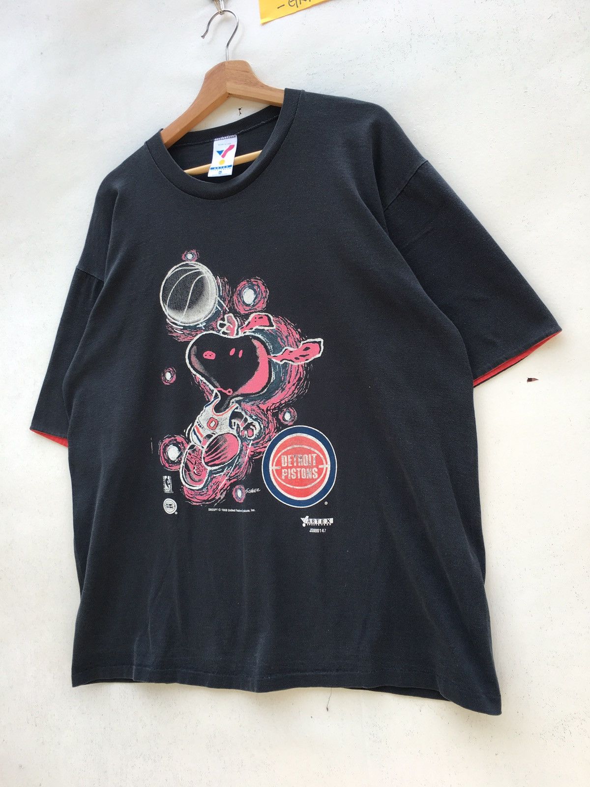 NBA Vintage 90s Detroit Pistons Snoopy Tshirt Size US XL / EU 56 / 4 - 3 Thumbnail