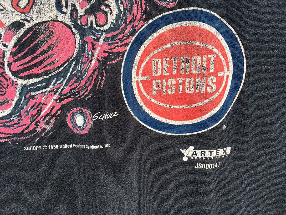 NBA Vintage 90s Detroit Pistons Snoopy Tshirt Size US XL / EU 56 / 4 - 9 Thumbnail